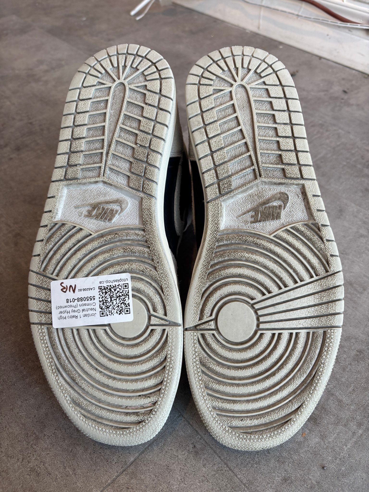 Jordan 1 Retro High Neutral Grey Hyper Crimson - Pre-Owned Size 10 (No original box)