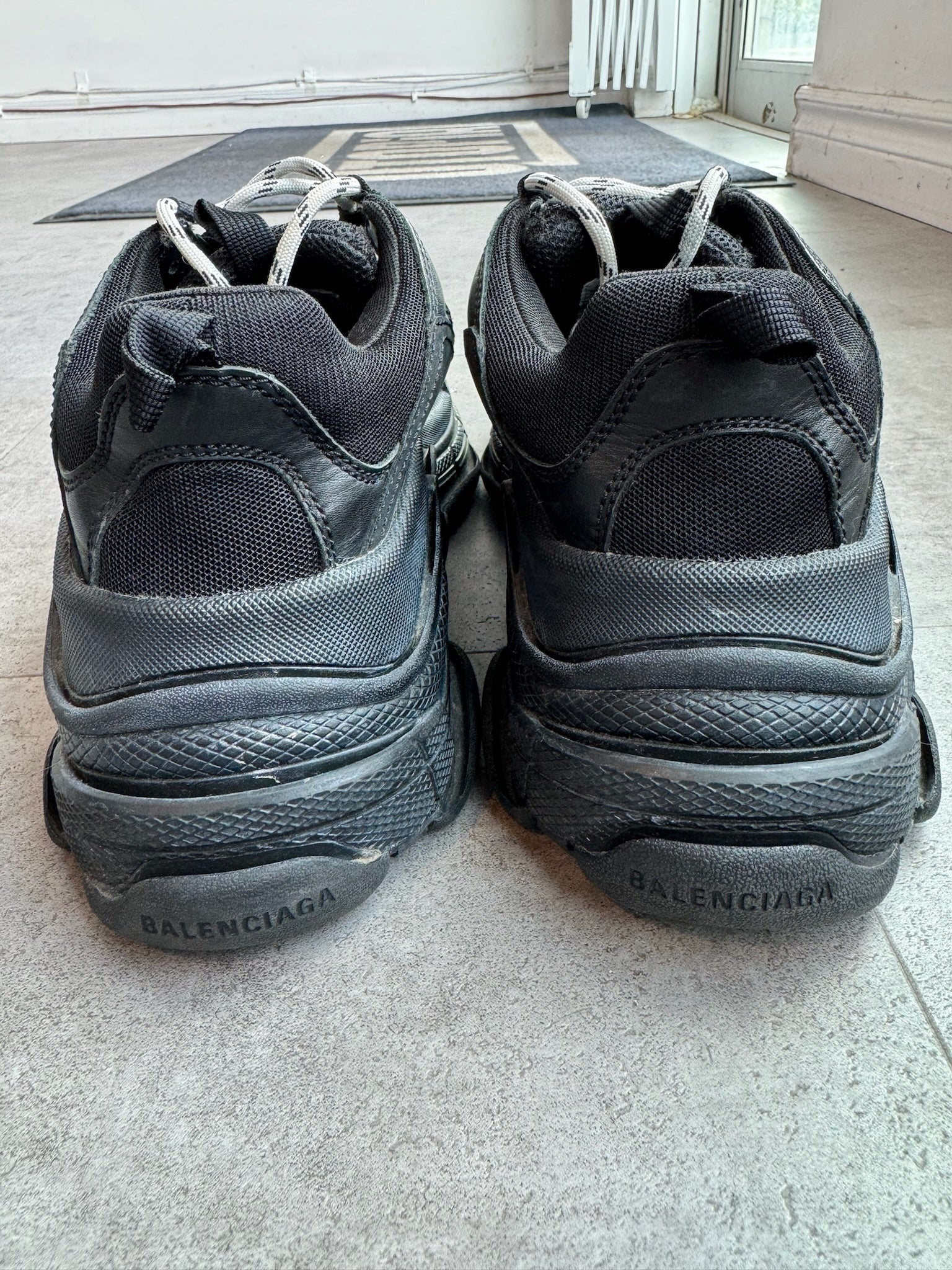Balenciaga Triple S Sneaker Triple Black - Pre-Owned Size 8 (No original box)
