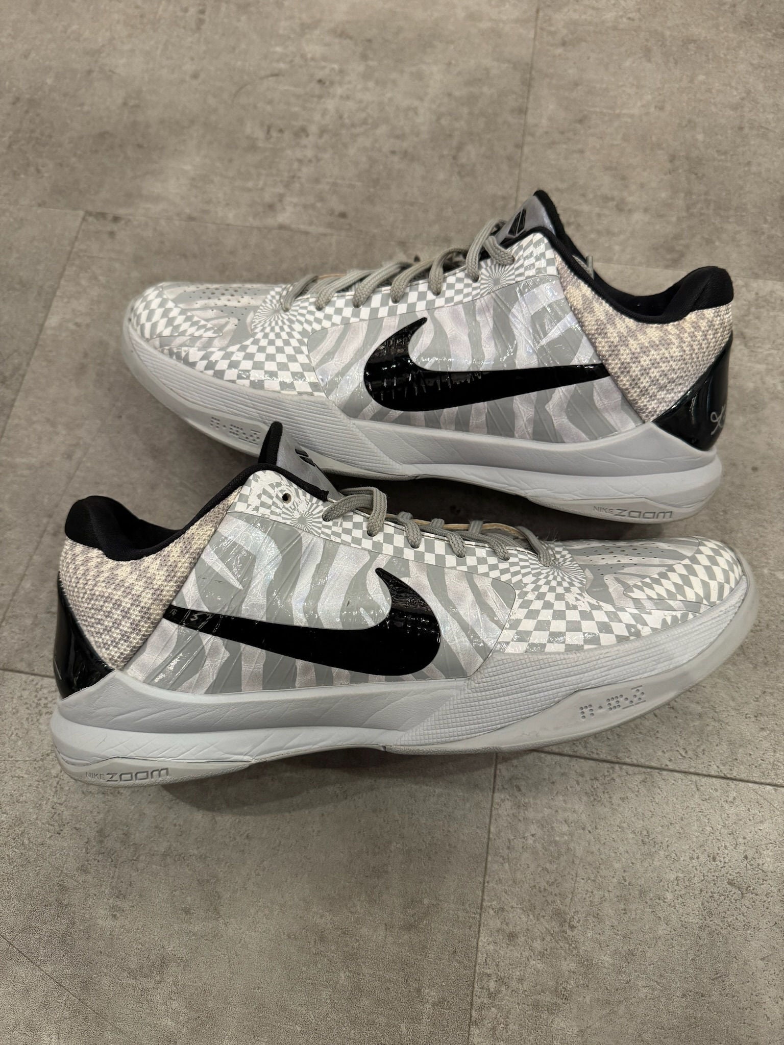 Nike Kobe 5 Protro Zebra Demar Derozan PE - Pre-Owned Size 11 (No original box)