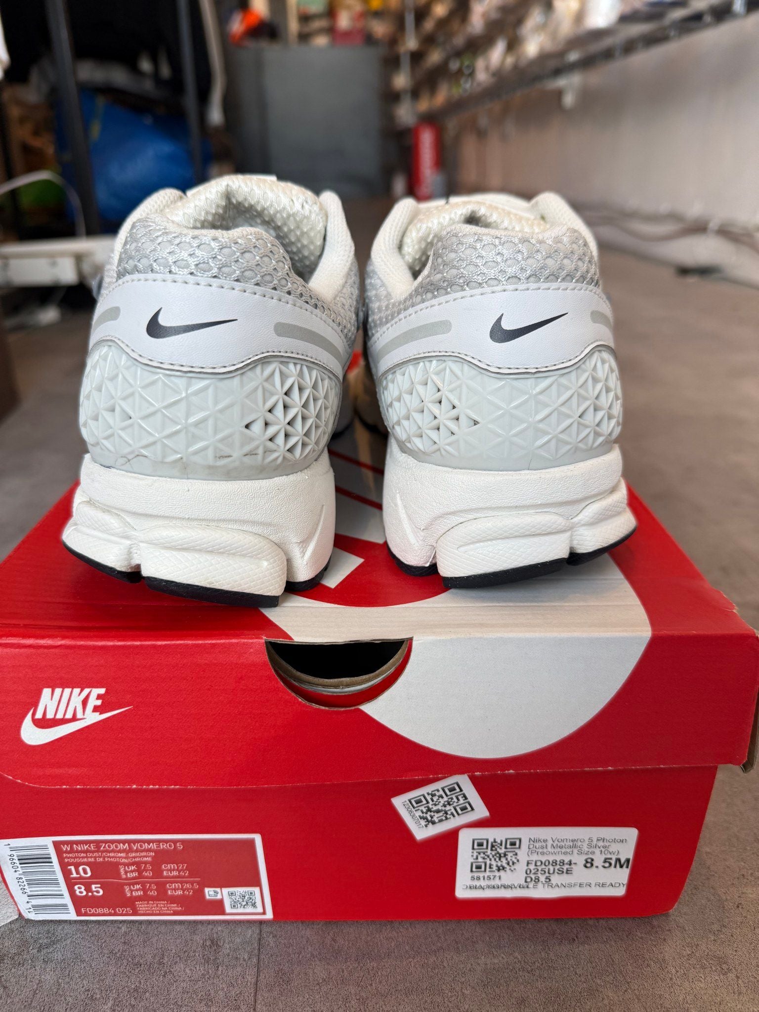 Nike Vomero 5 Photon Dust Metallic Silver (Preowned Size 10w) - Pre-Owned