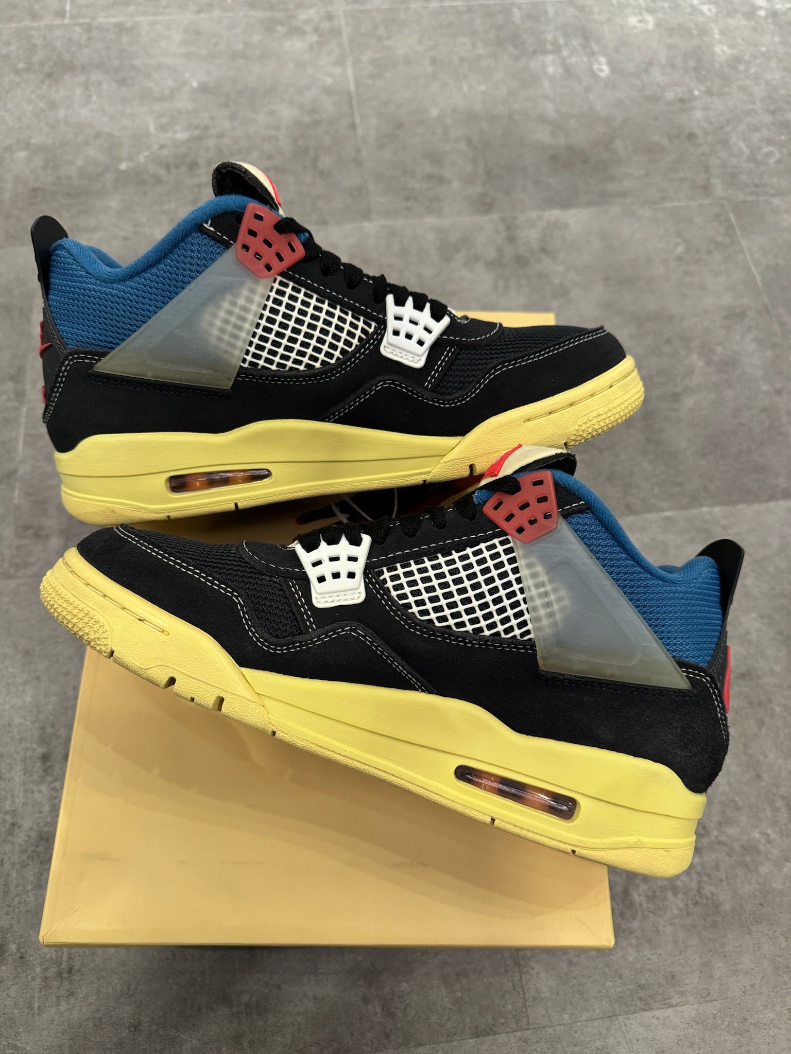 Air Jordan 4 Retro Union Off Noir - Pre-Owned Size 8M