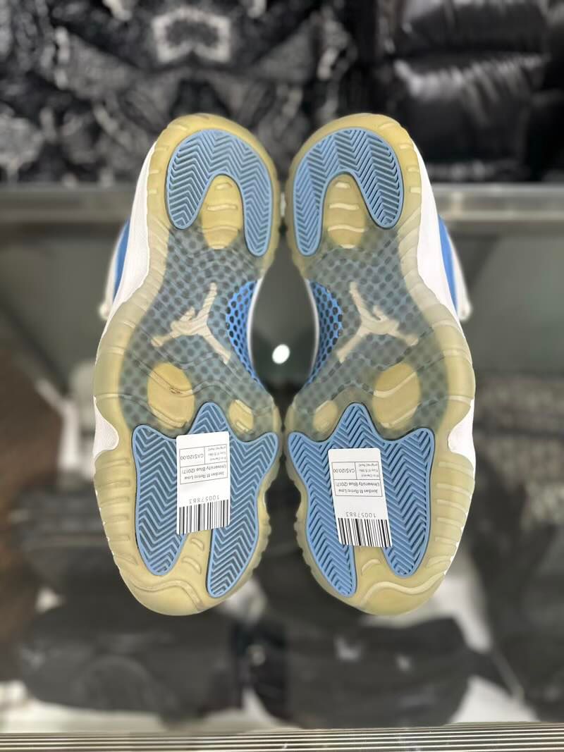 Jordan 11 Retro Low University Blue (2017) - Pre-Owned Size 11.5 (No original box)