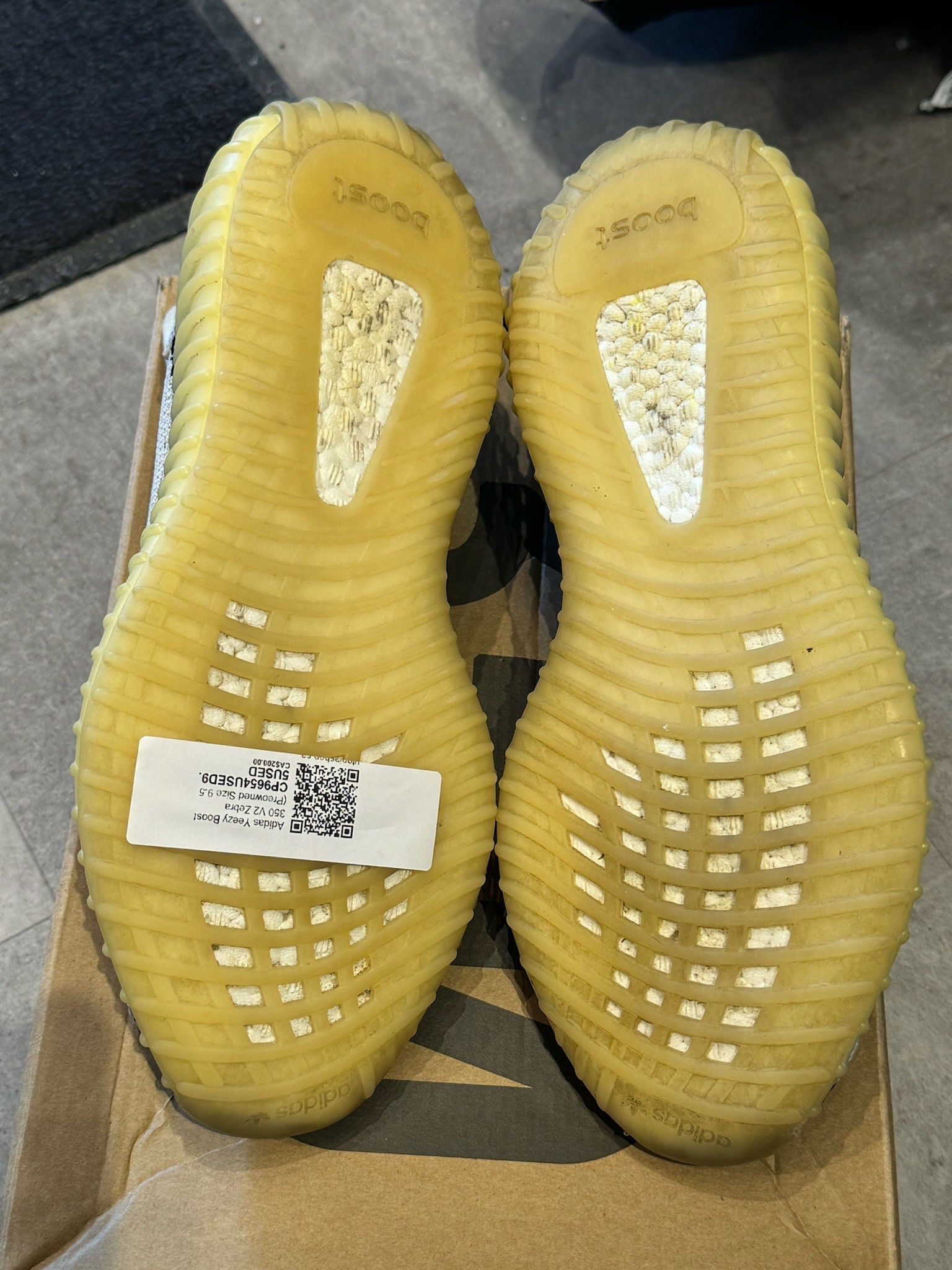 Adidas Yeezy Boost 350 V2 Zebra - Pre-Owned Size 9.5