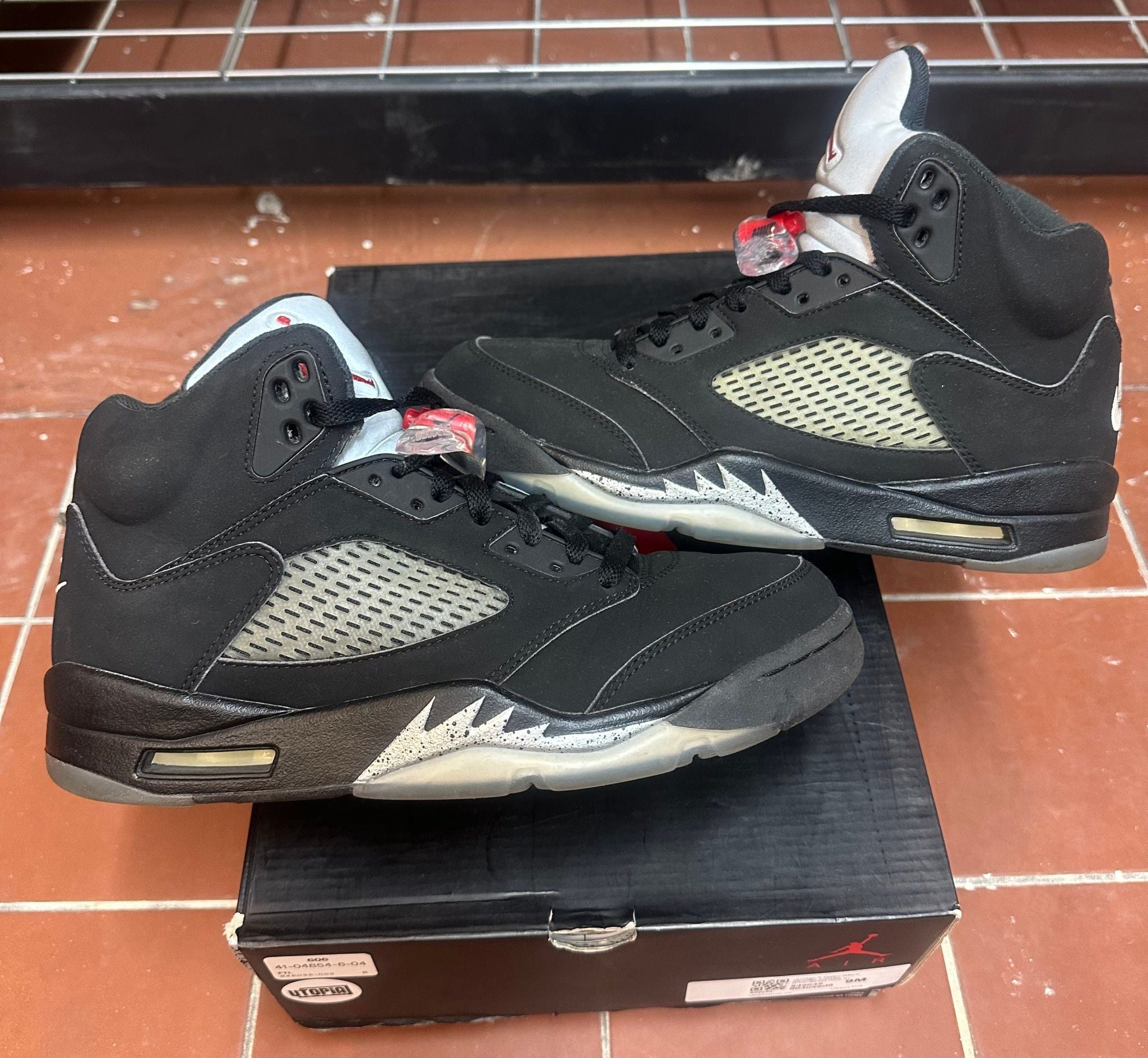 Jordan 5 Retro Black Metallic (2016) - Pre-Owned Size 9