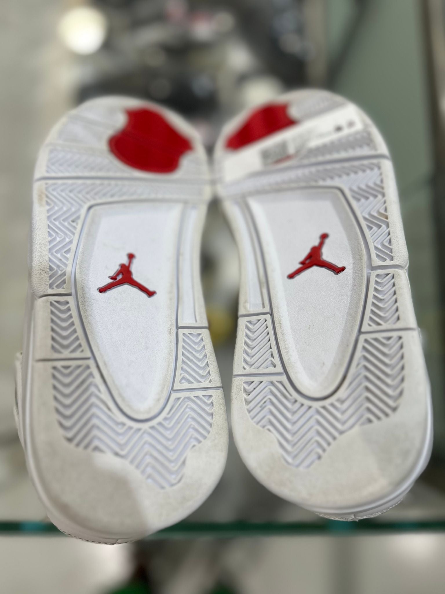 Jordan 4 Retro Metallic Red - Pre-Owned Size 9 (No original box)