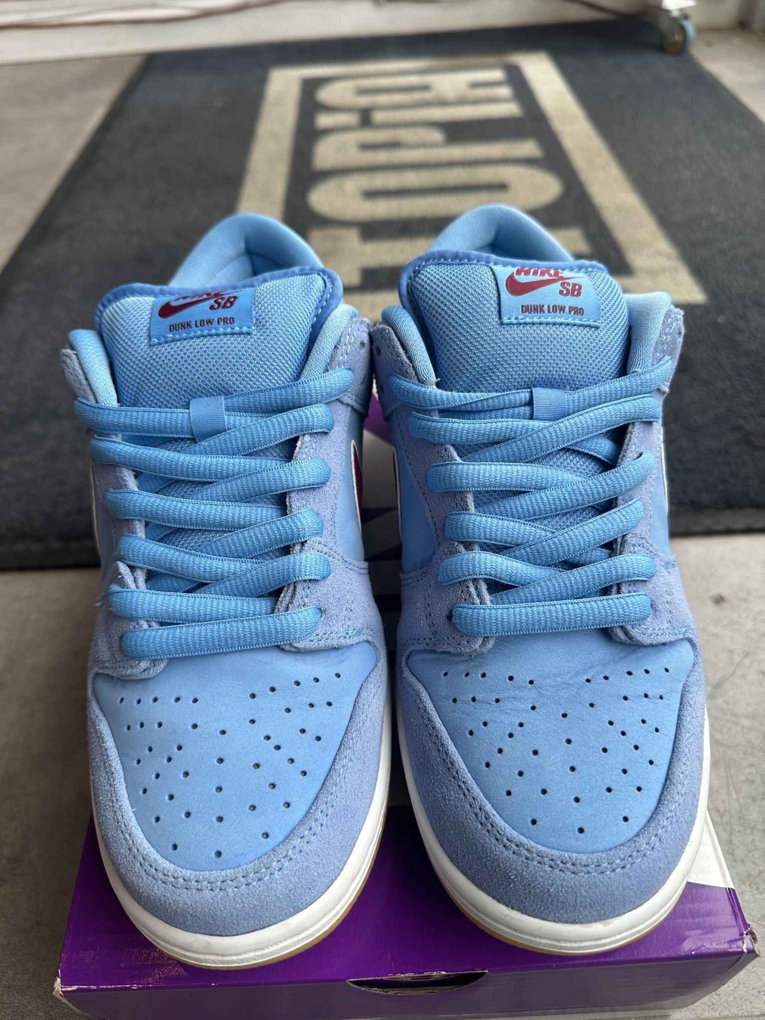 Nike SB Dunk Low Philadelphia Phillies - Pre-Owned Size 8.5