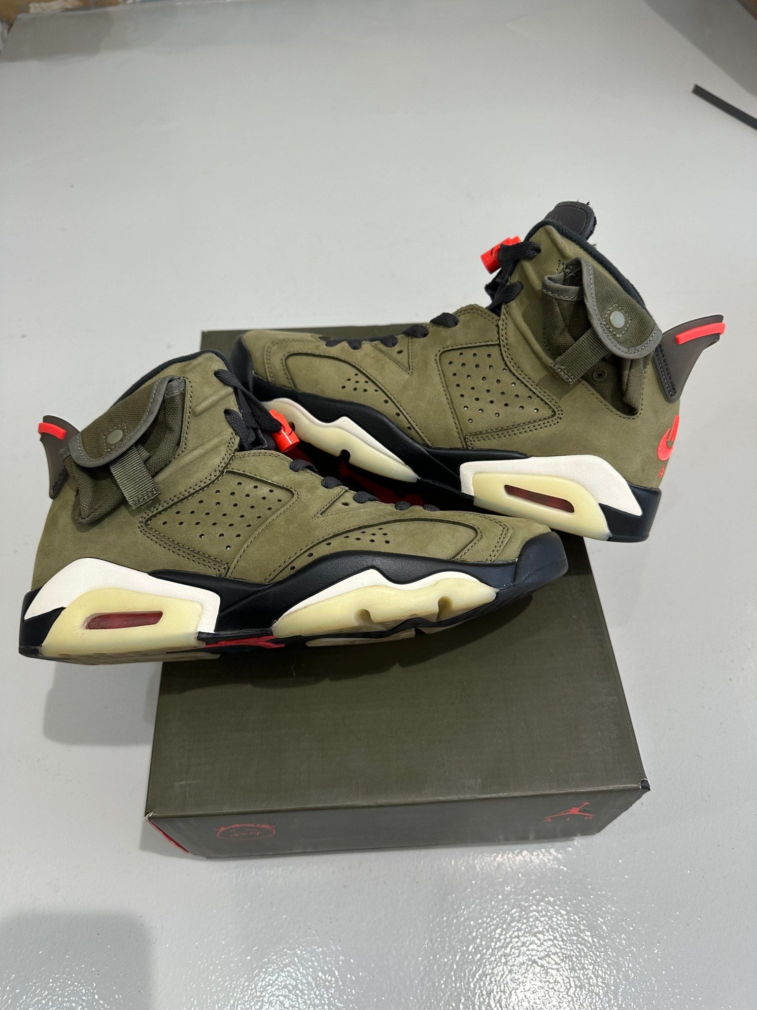 Jordan 6 Retro Travis Scott (Preowned Size 8) - Pre-Owned