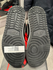 Jordan 1 Retro High OG Shadow (2018) - Pre-Owned Size 9 (Lightly Used)