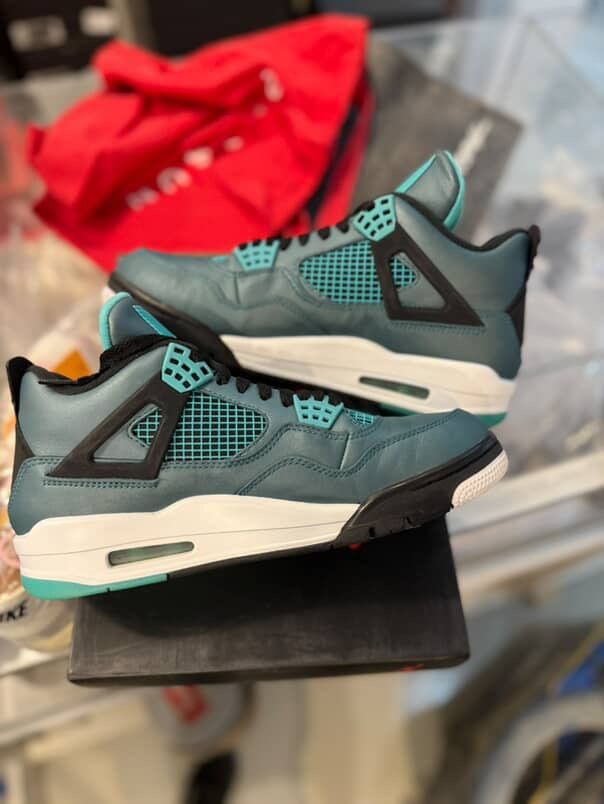 Jordan 4 Retro Teal - Pre-Owned Size 8.5