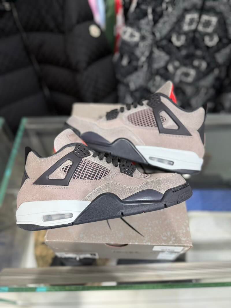 Jordan 4 Retro Taupe Haze - Pre-Owned Size 9.5