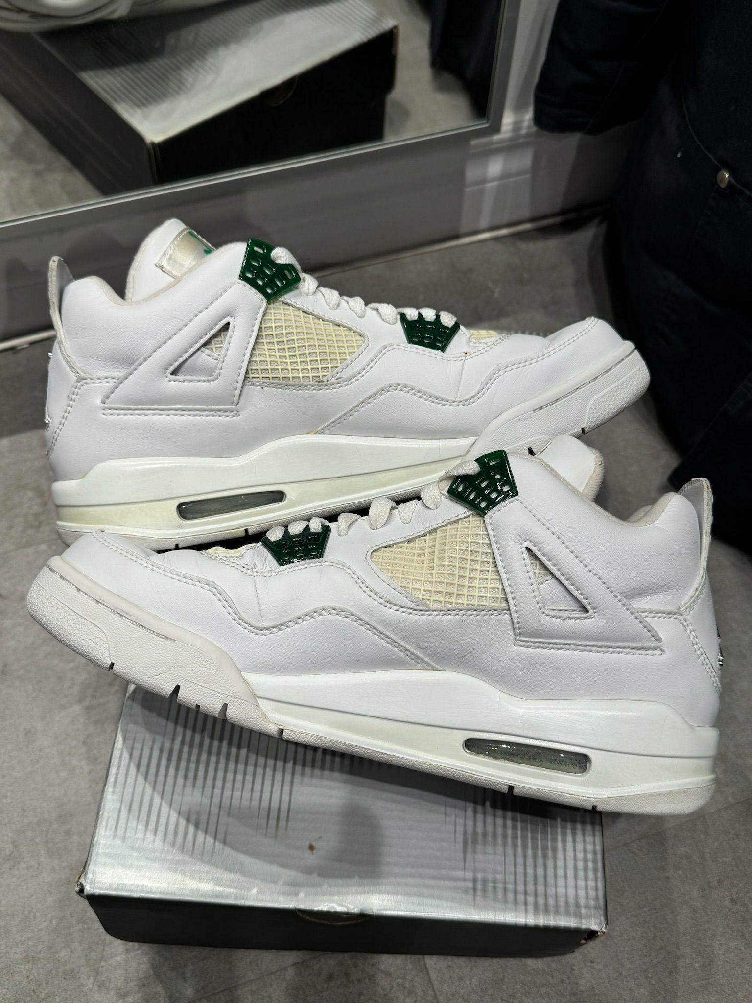 Jordan 4 Retro Classic Green - Pre-Owned Size 10