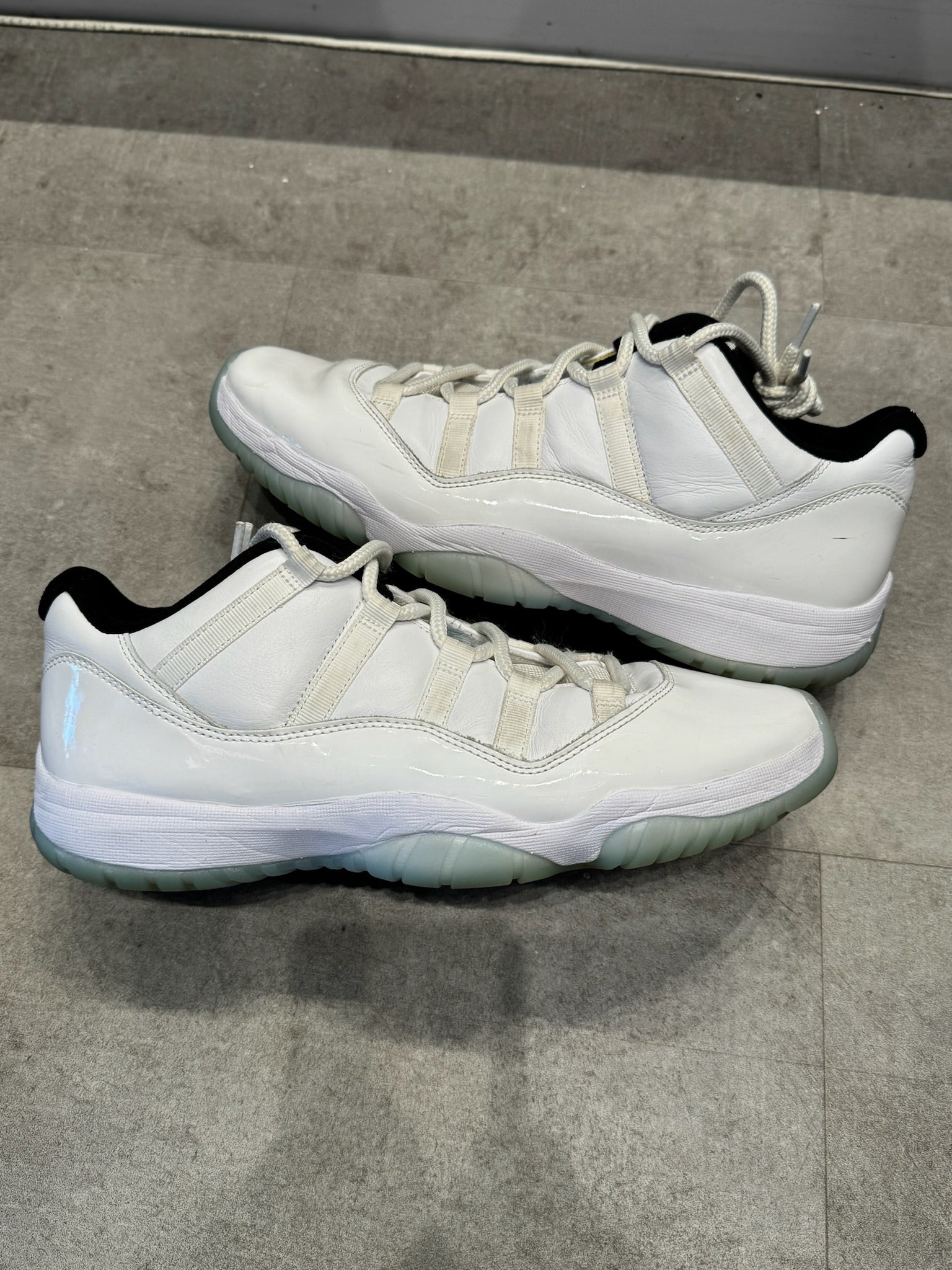 Jordan 11 Retro Low Legend Blue - Pre-Owned Size 11 (No original box)