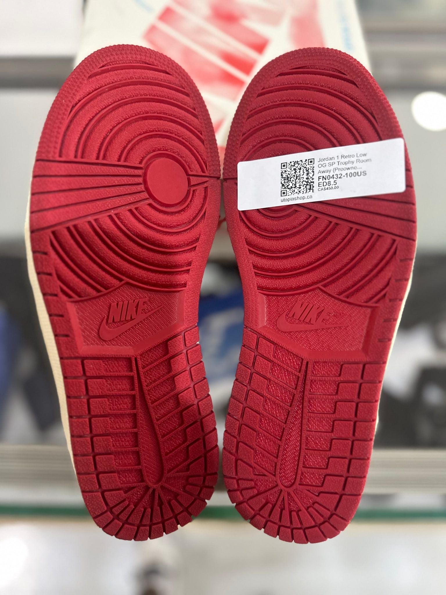 Jordan 1 Retro Low OG SP Trophy Room Away - Pre-Owned Size 8.5