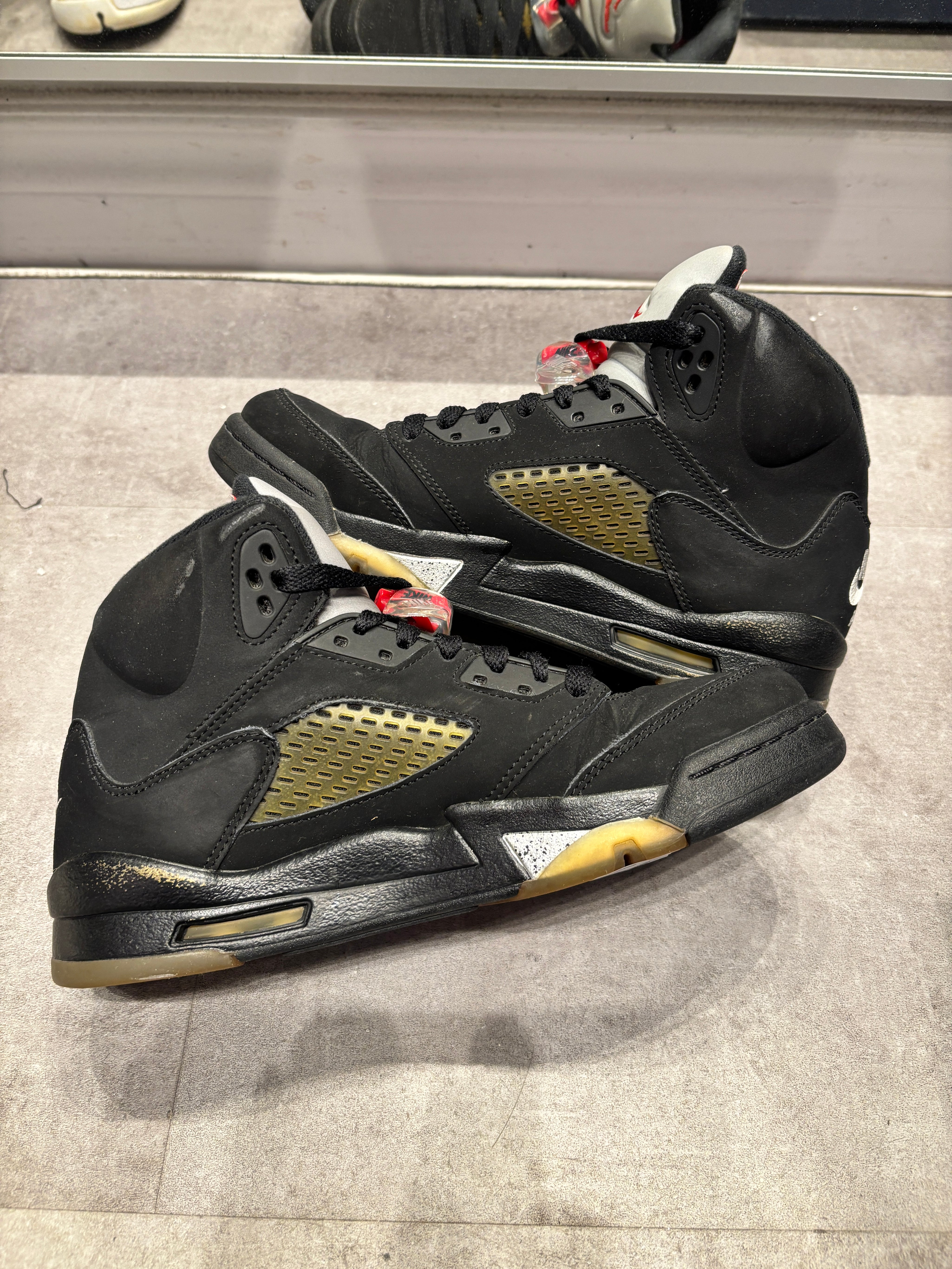 Jordan 5 Retro Black Metallic (2016) (GS) (Preowned Size 6.5y NB)