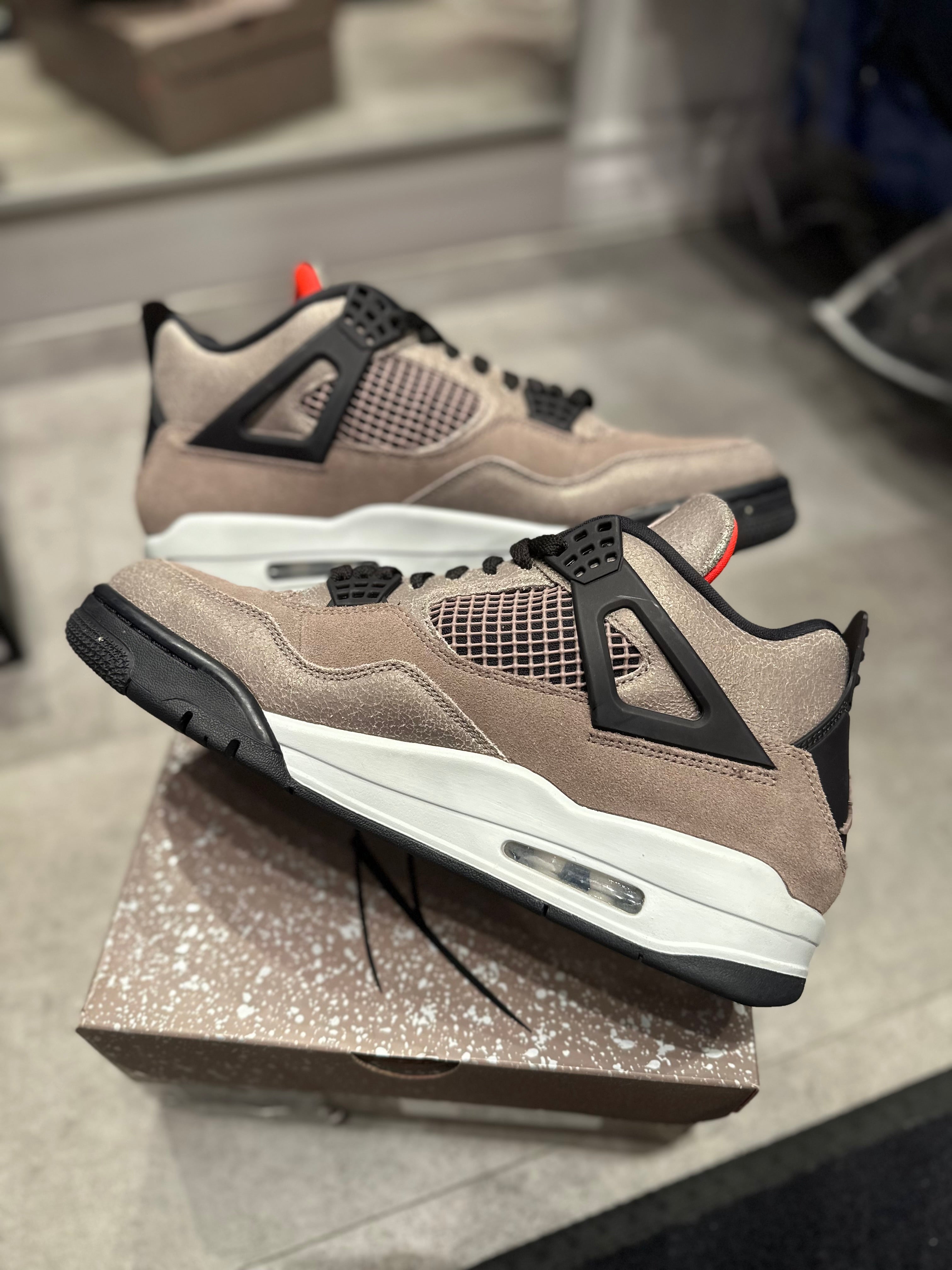 Jordan 4 Retro Taupe Haze (Preowned Size 10.5)