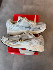 Nike Vomero 5 Photon Dust Metallic Silver (Preowned Size 10w) - Pre-Owned