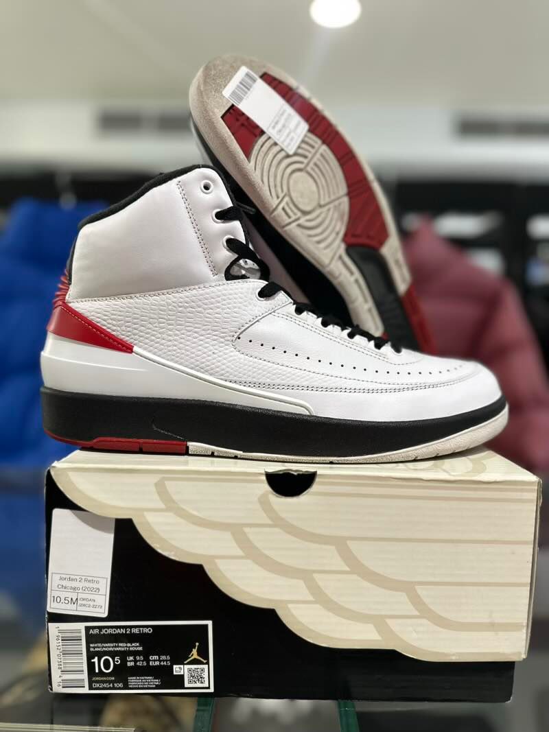 Jordan 2 Retro Chicago (2022) - Pre-Owned Size 10.5