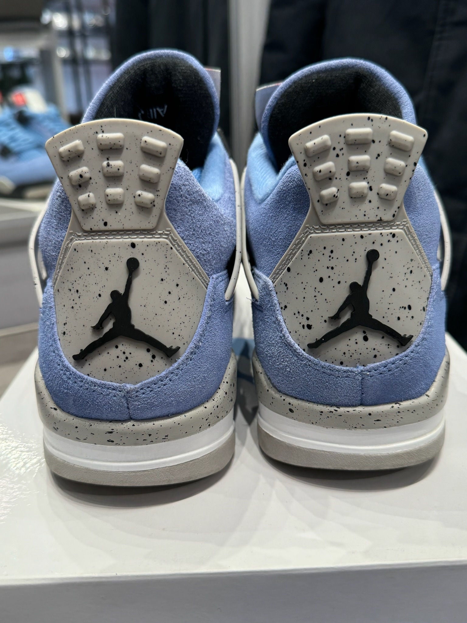 Jordan 4 Retro University Blue - Pre-Owned Size 8.5