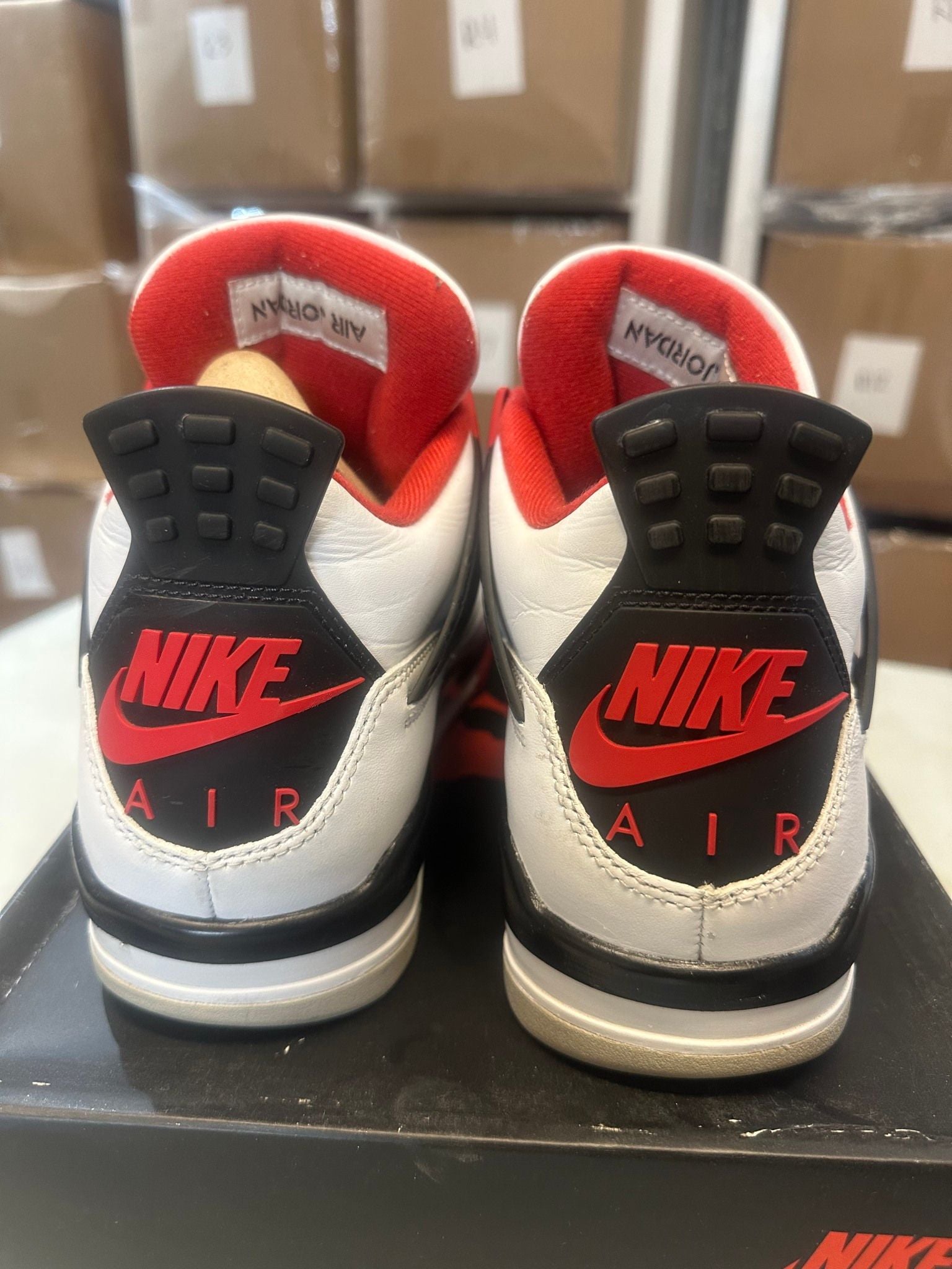 Jordan 4 Retro Fire Red (2020) - Pre-Owned Size 9