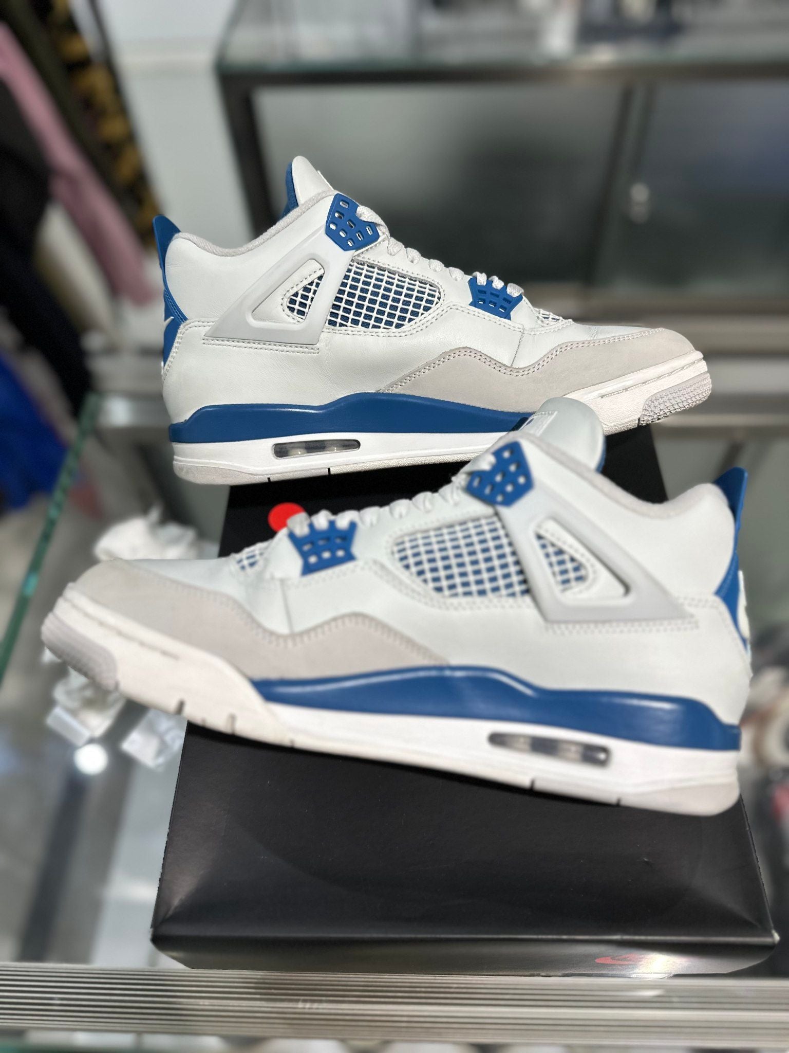 Jordan 4 Retro Military Blue (2024) - Pre-Owned Size 9.5