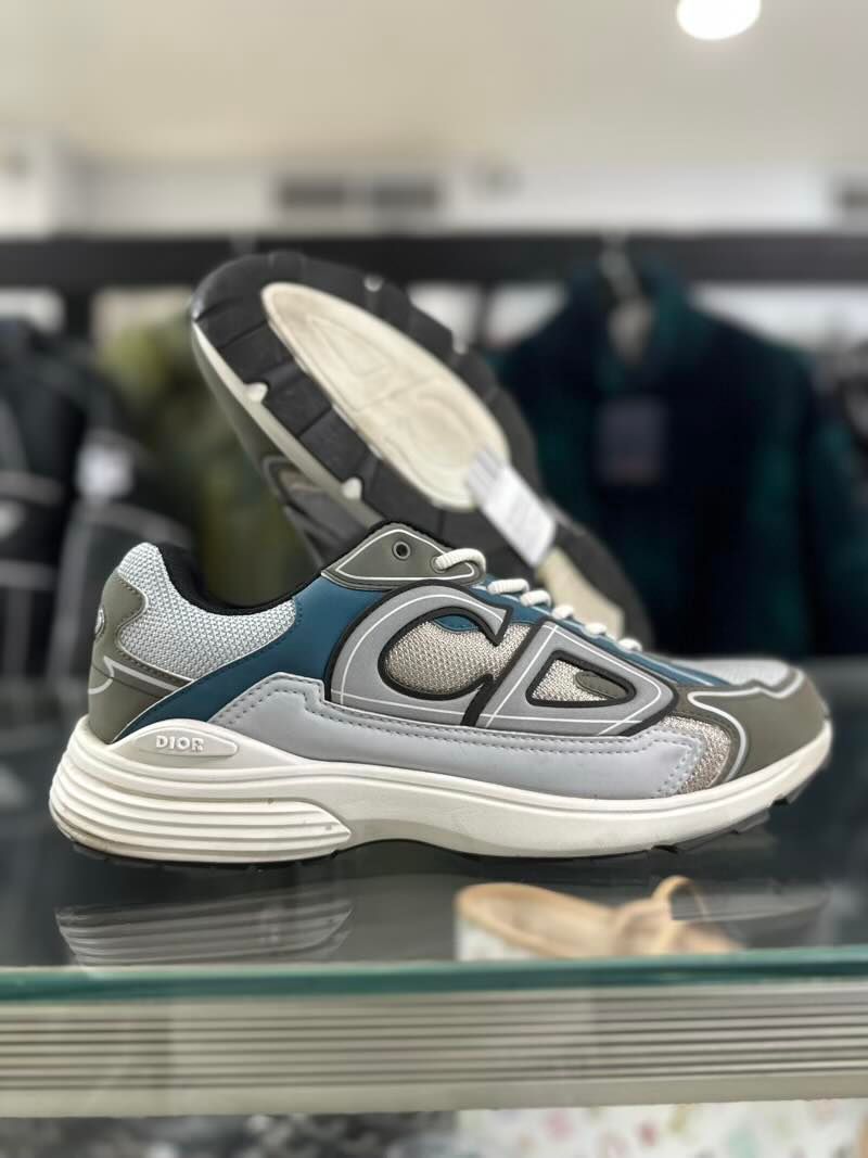 Dior B30 Light Blue Gray White - Pre-Owned Size 11 (No original box)
