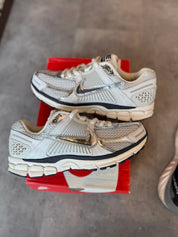 Nike Vomero 5 Photon Dust Metallic Silver (Preowned Size 10w) - Pre-Owned