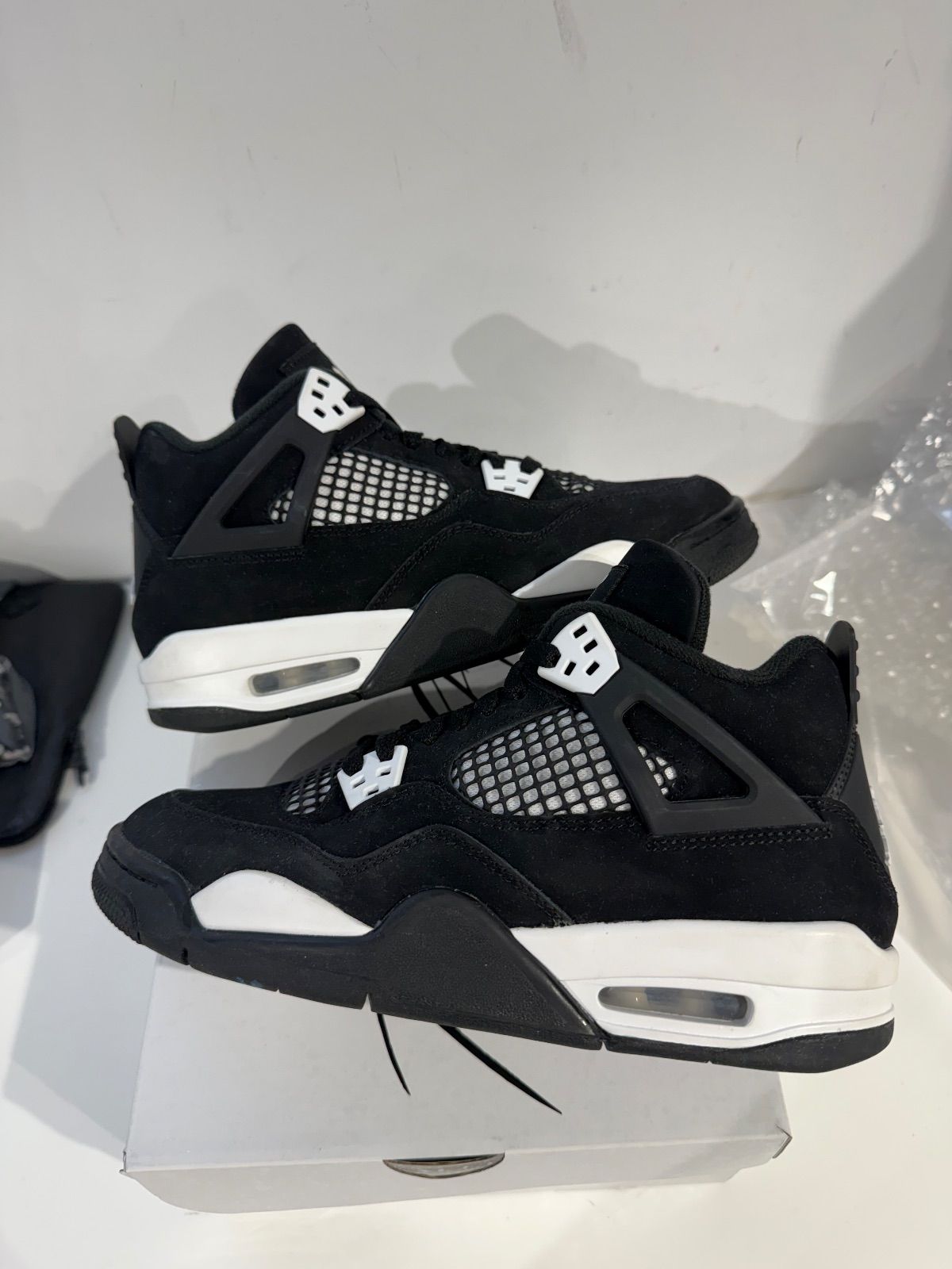 Jordan 4 Retro White Thunder (GS) - Pre-Owned Size 6.5Y