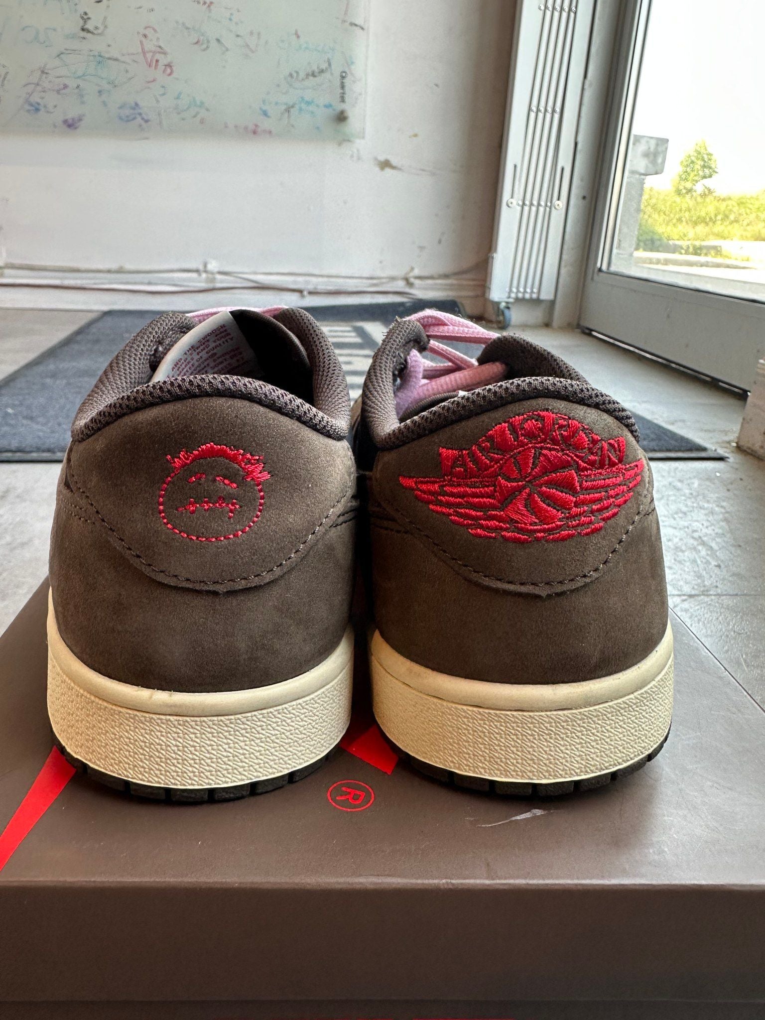 Air Jordan 1 Retro Low OG SP Travis Scott Mocha - Pre-Owned Size 9.5