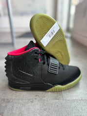 Nike Air Yeezy 2 Solar Red - Pre-Owned Size 9.5