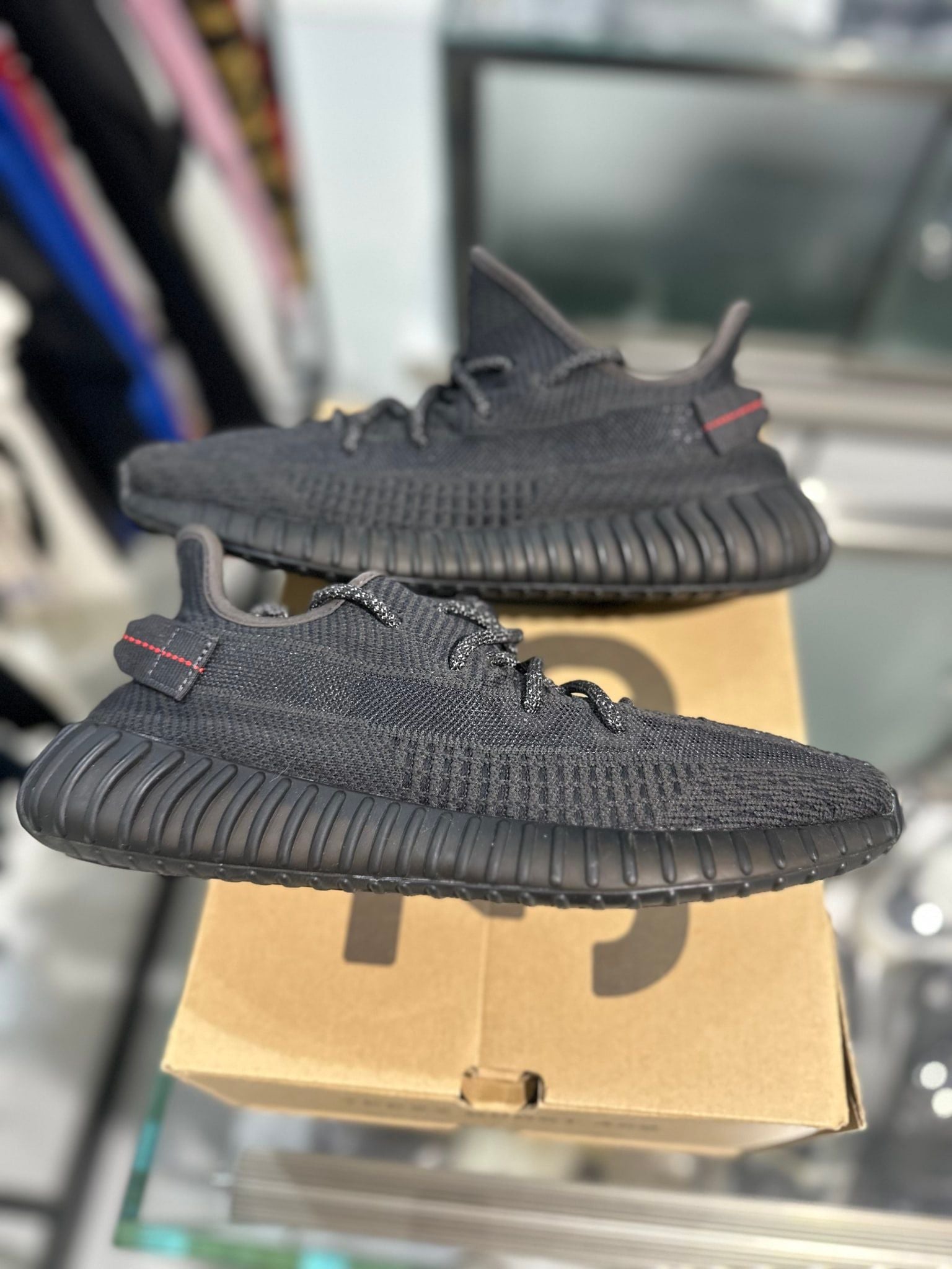 adidas Yeezy Boost 350 V2 Black (Non-Reflective) - Pre-Owned Size 9.5