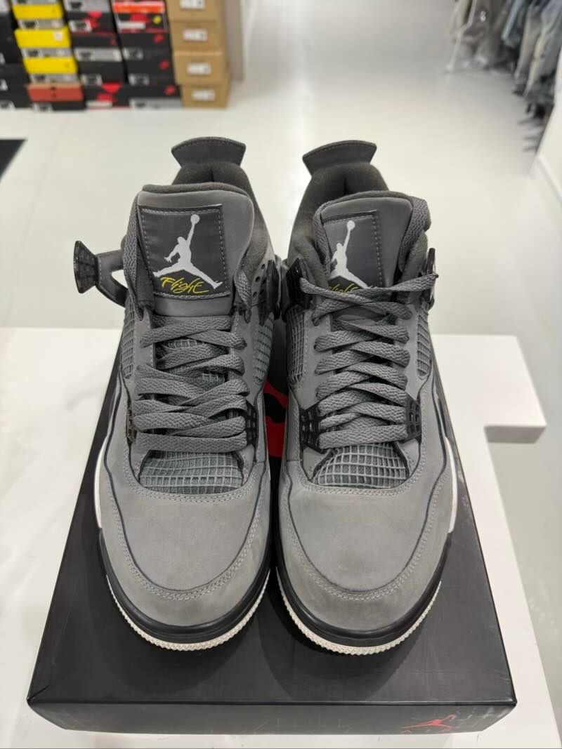 Air Jordan 4 Retro Cool Grey (2019) - Pre-Owned Size 9.5
