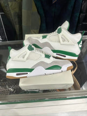 Jordan 4 Retro SB Pine Green - Lightly Pre-Owned Size 11