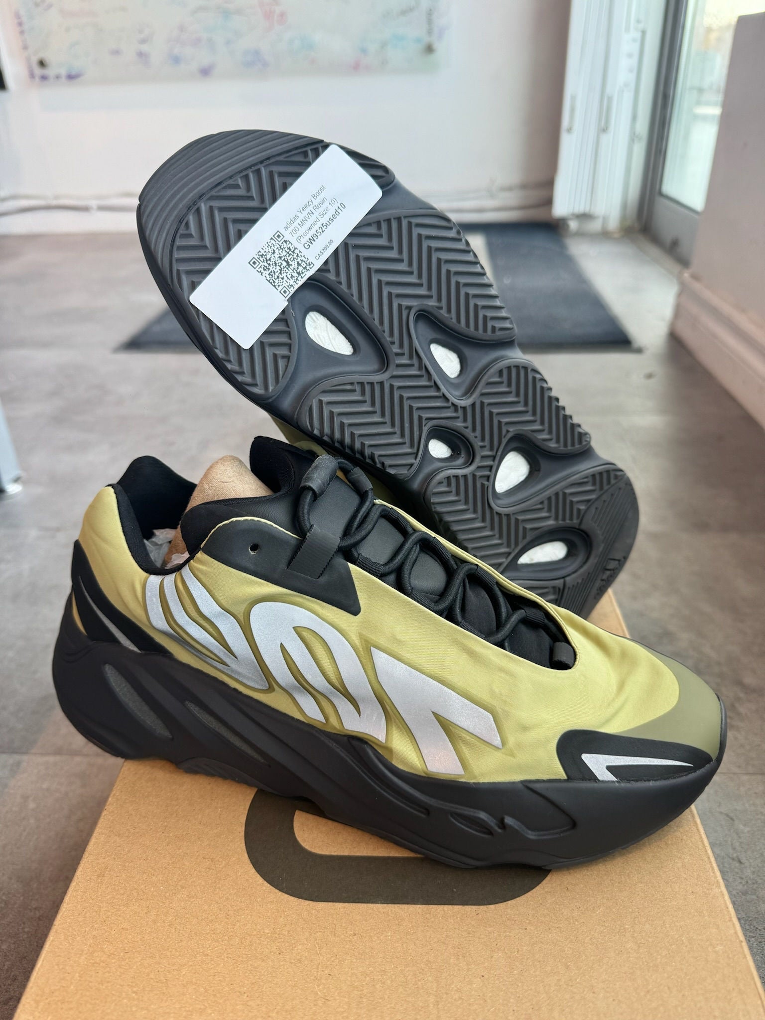 adidas Yeezy Boost 700 MNVN Resin - Pre-Owned Size 10