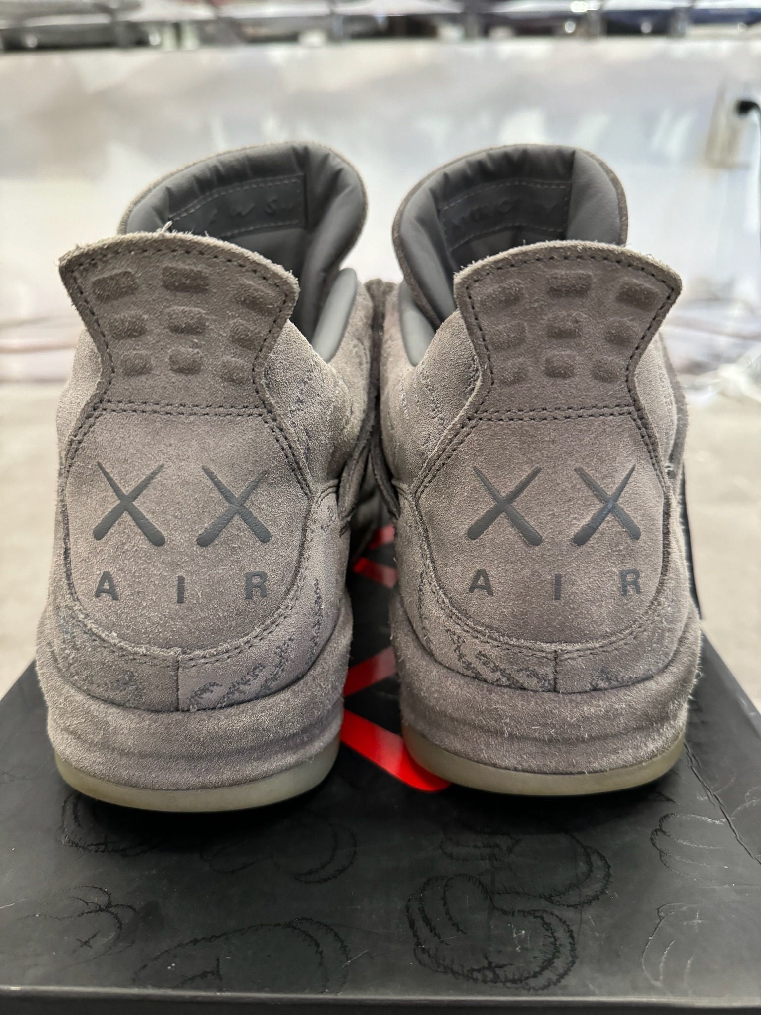 Air Jordan 4 Retro Kaws - Pre-Owned Size 10.5