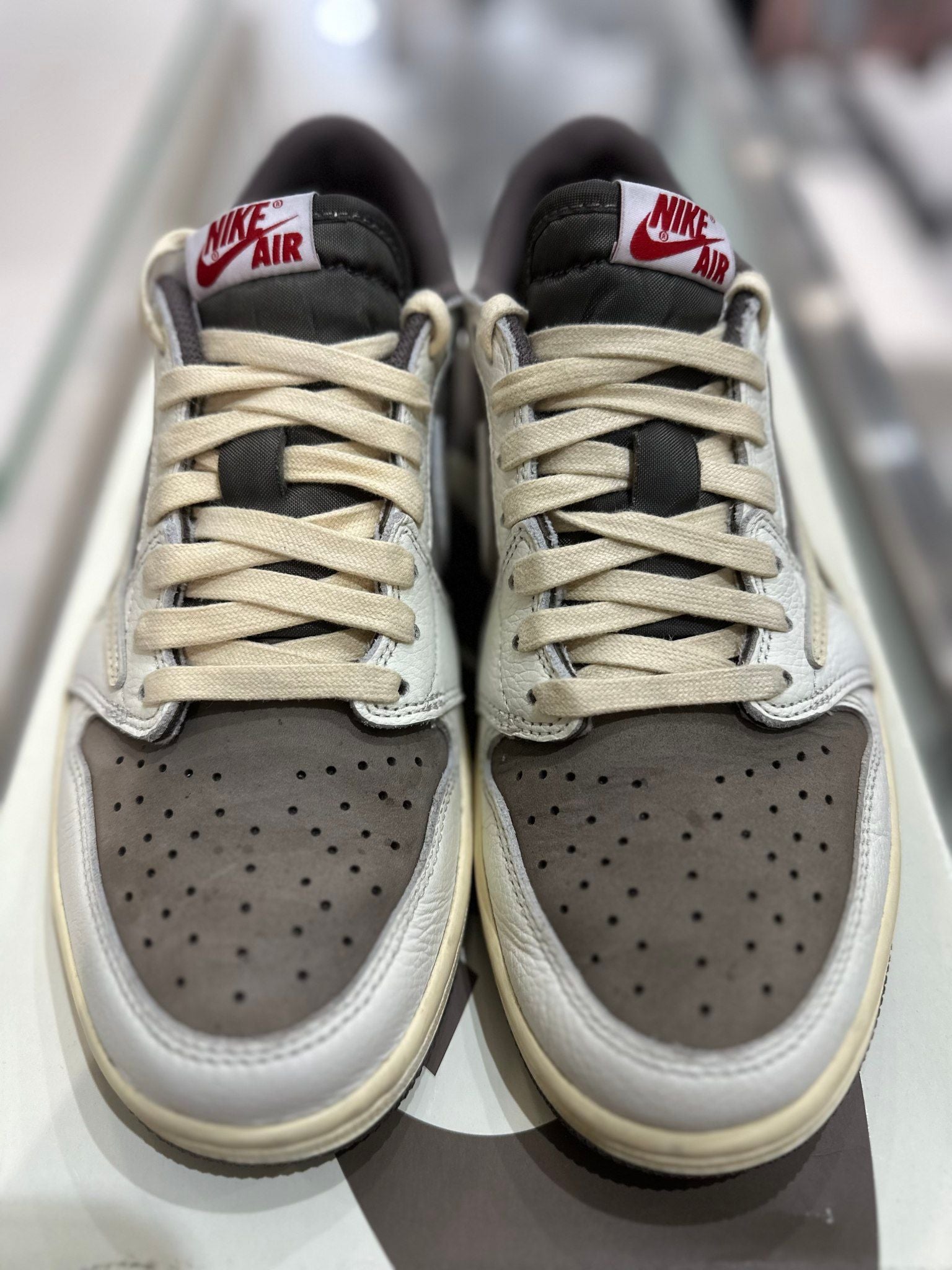 Jordan 1 Retro Low OG SP Travis Scott Reverse Mocha - Lightly Pre-Owned Size 8.5