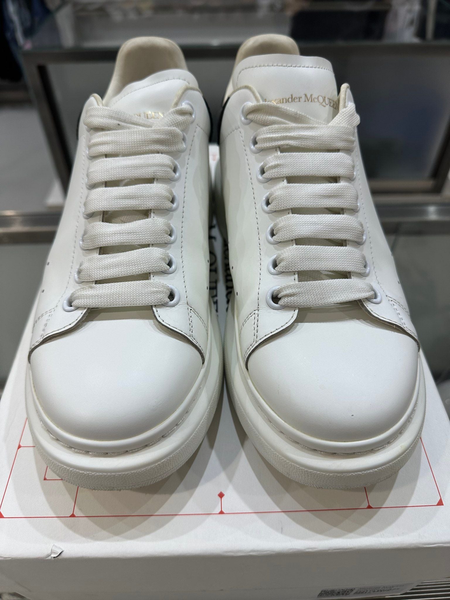 Alexander McQueen Oversized White Black (Women's) - Pre-Owned  Size 39/US6