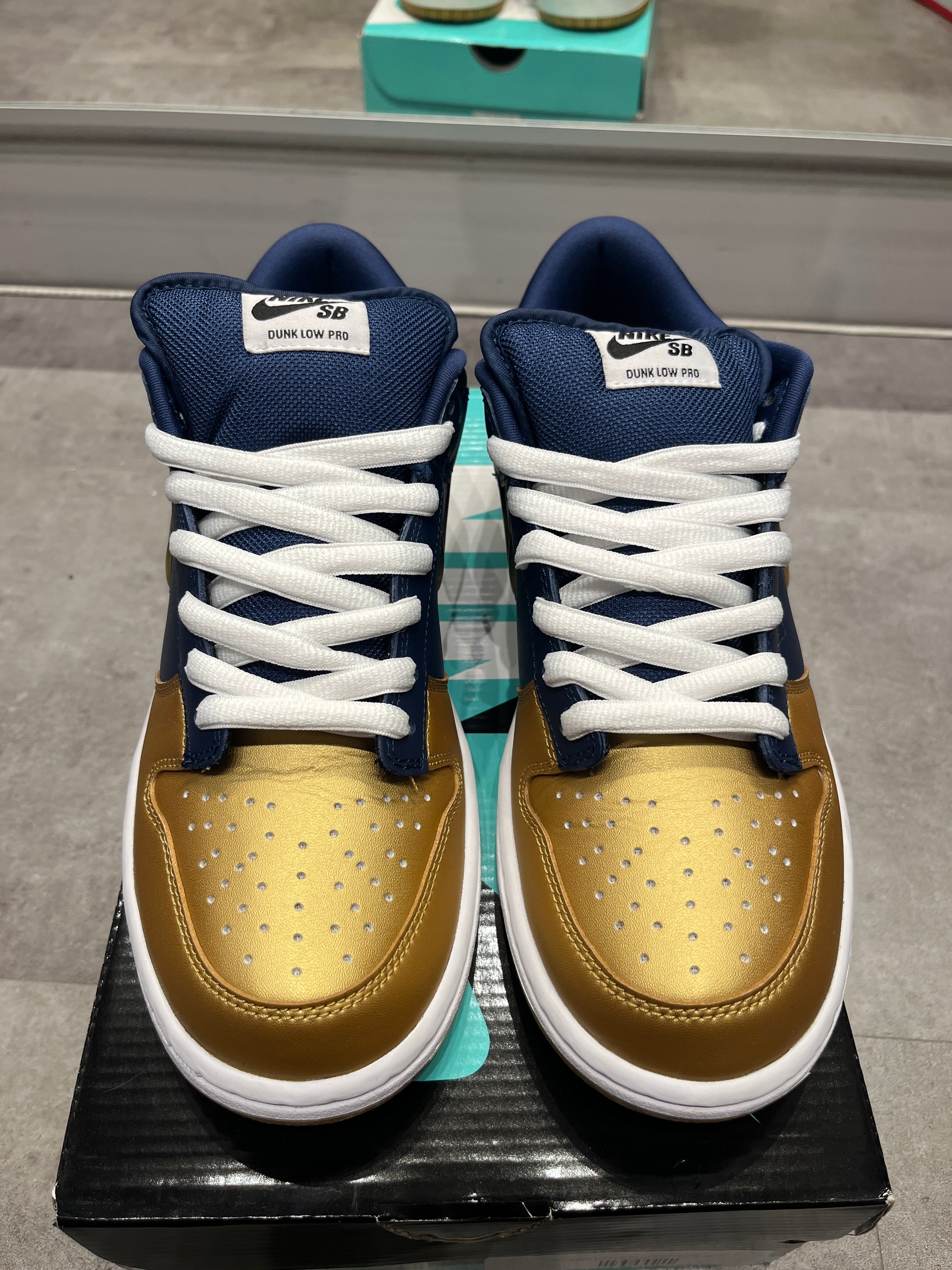 Nike SB Dunk Low Supreme Jewel Swoosh Gold - Pre-Owned Size 8.5