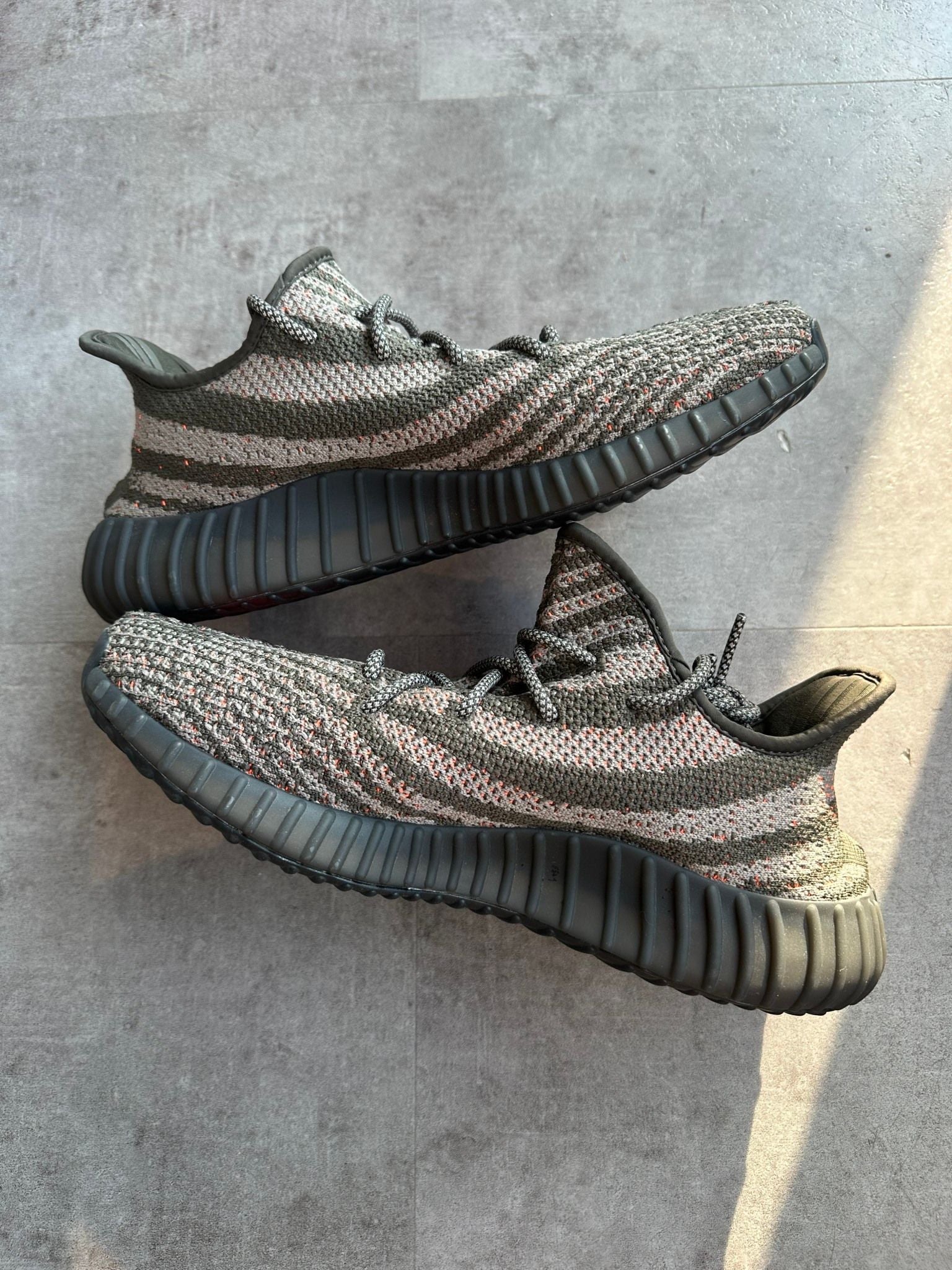 Adidas Yeezy Boost 350 V2 Carbon Beluga - Pre-Owned Size 11 (No original box)