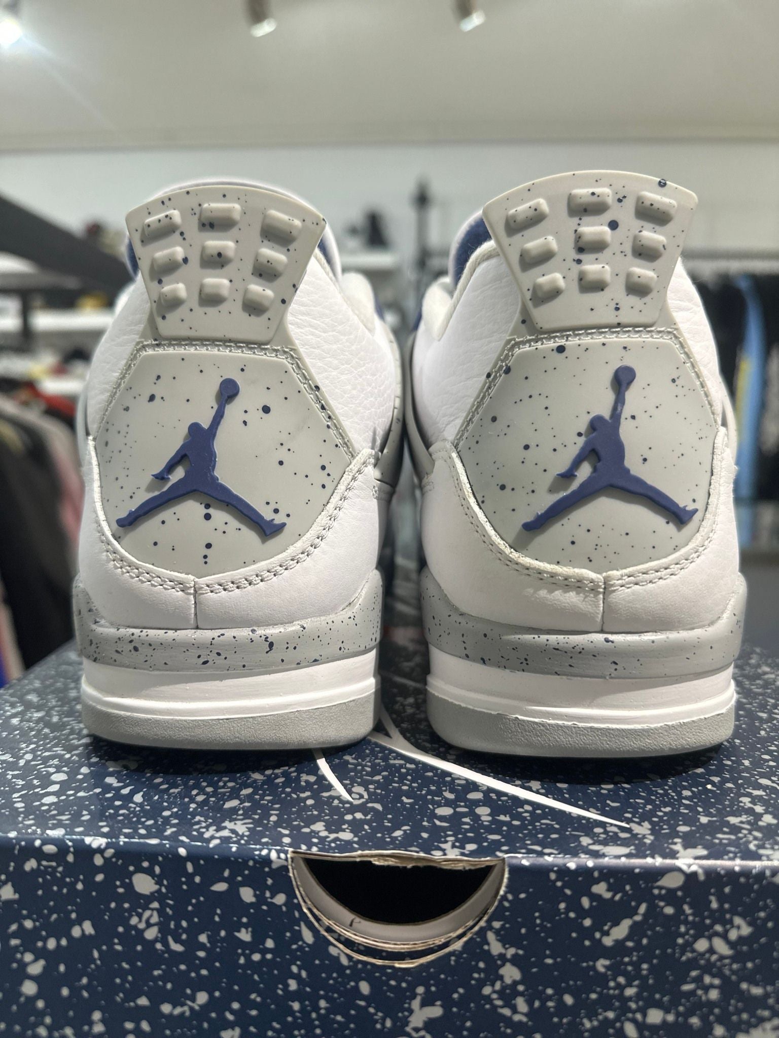 Jordan 4 Retro Midnight Navy - Pre-Owned Size 9.5