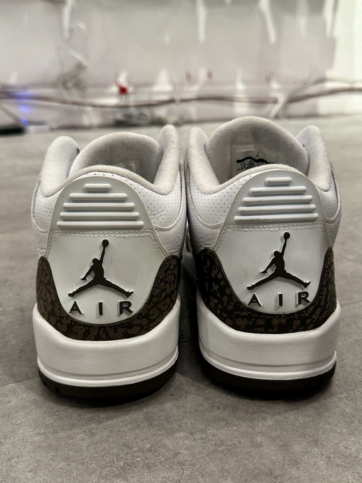 Jordan 3 Retro Mocha (2018) - Pre-Owned Size 7.5 (No original box)