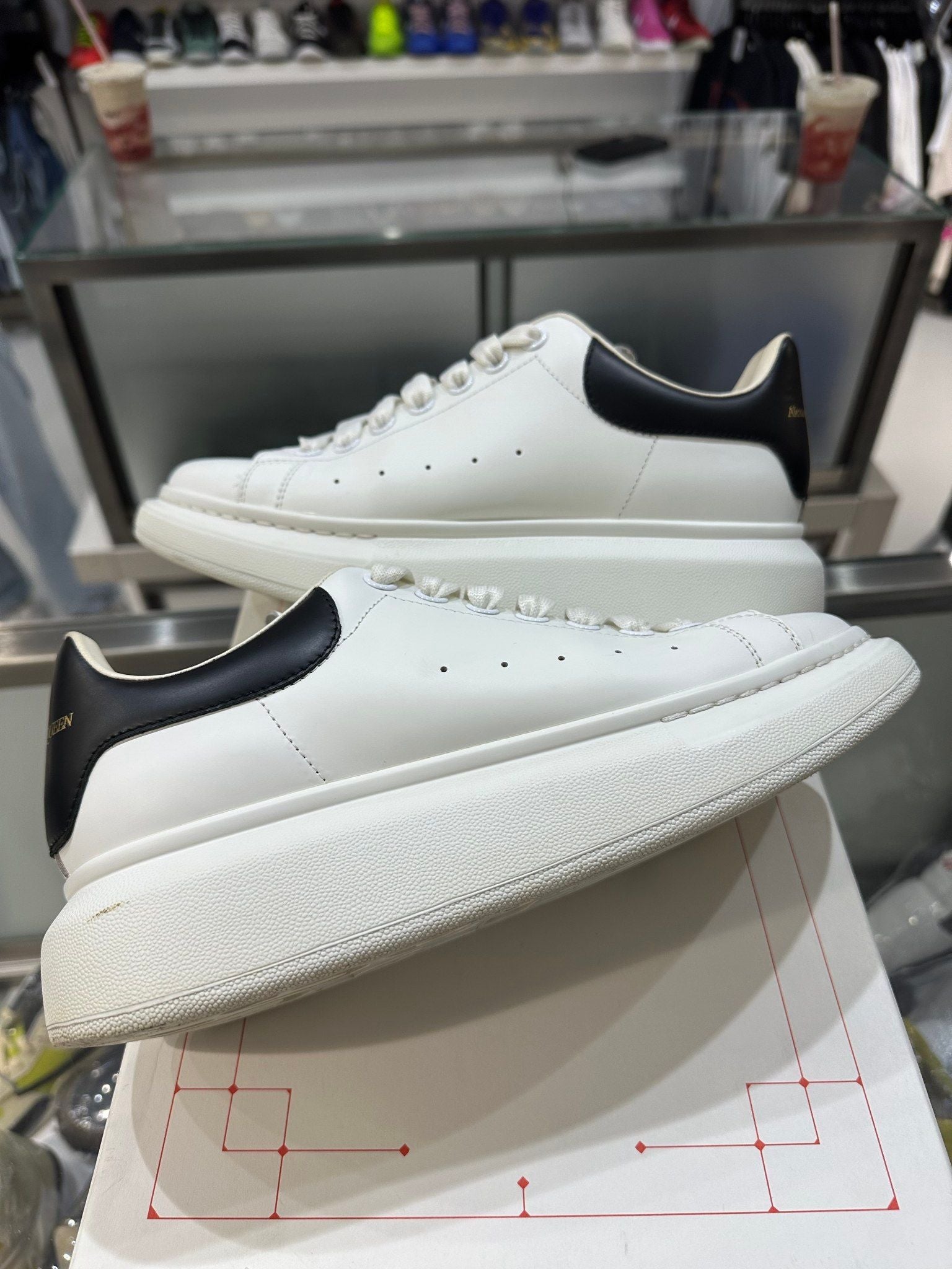 Alexander McQueen Oversized White Black (Women's) - Pre-Owned  Size 39/US6