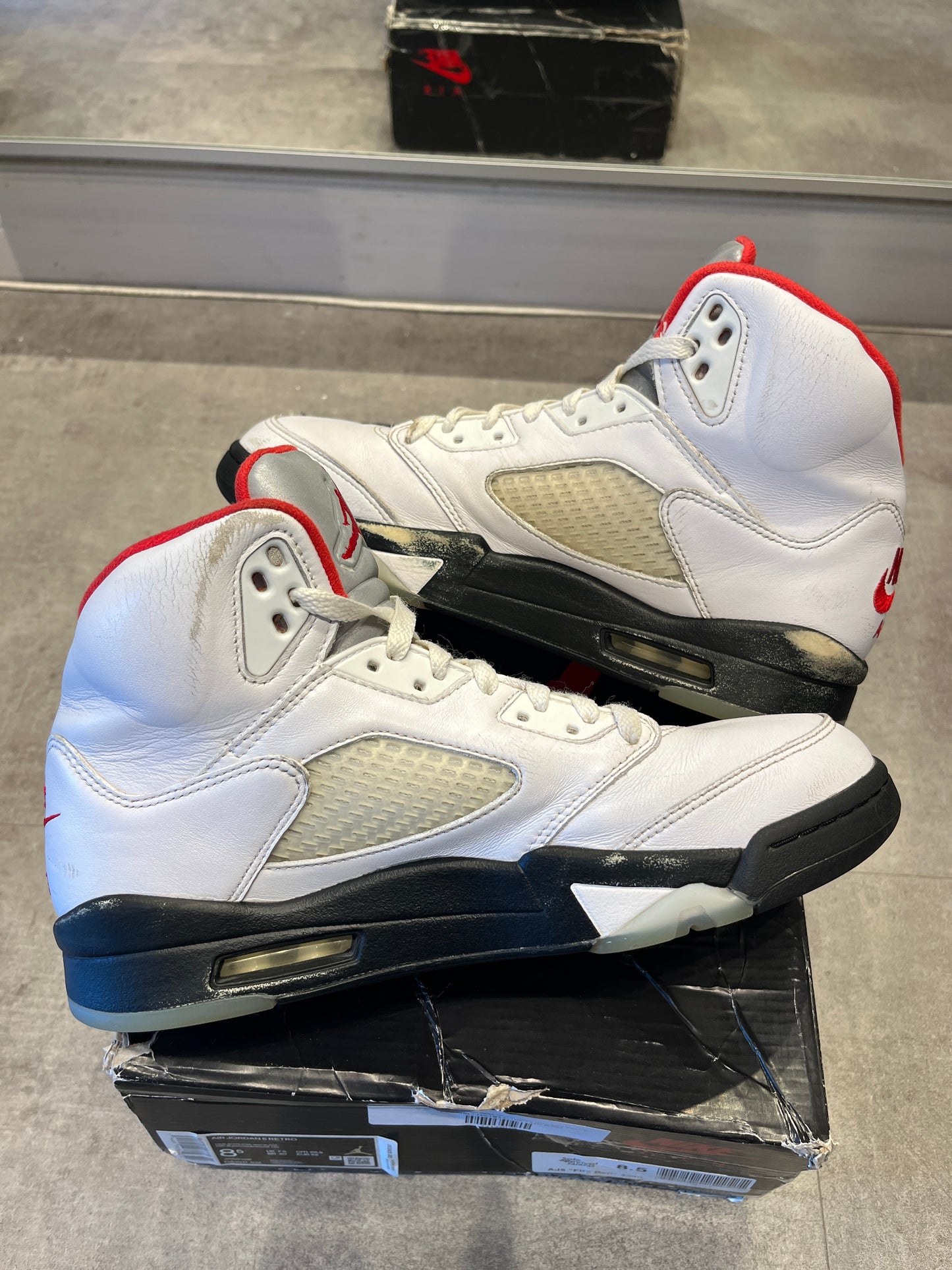 Jordan 5 Retro Fire Red (2020) (Preowned Size 8.5)