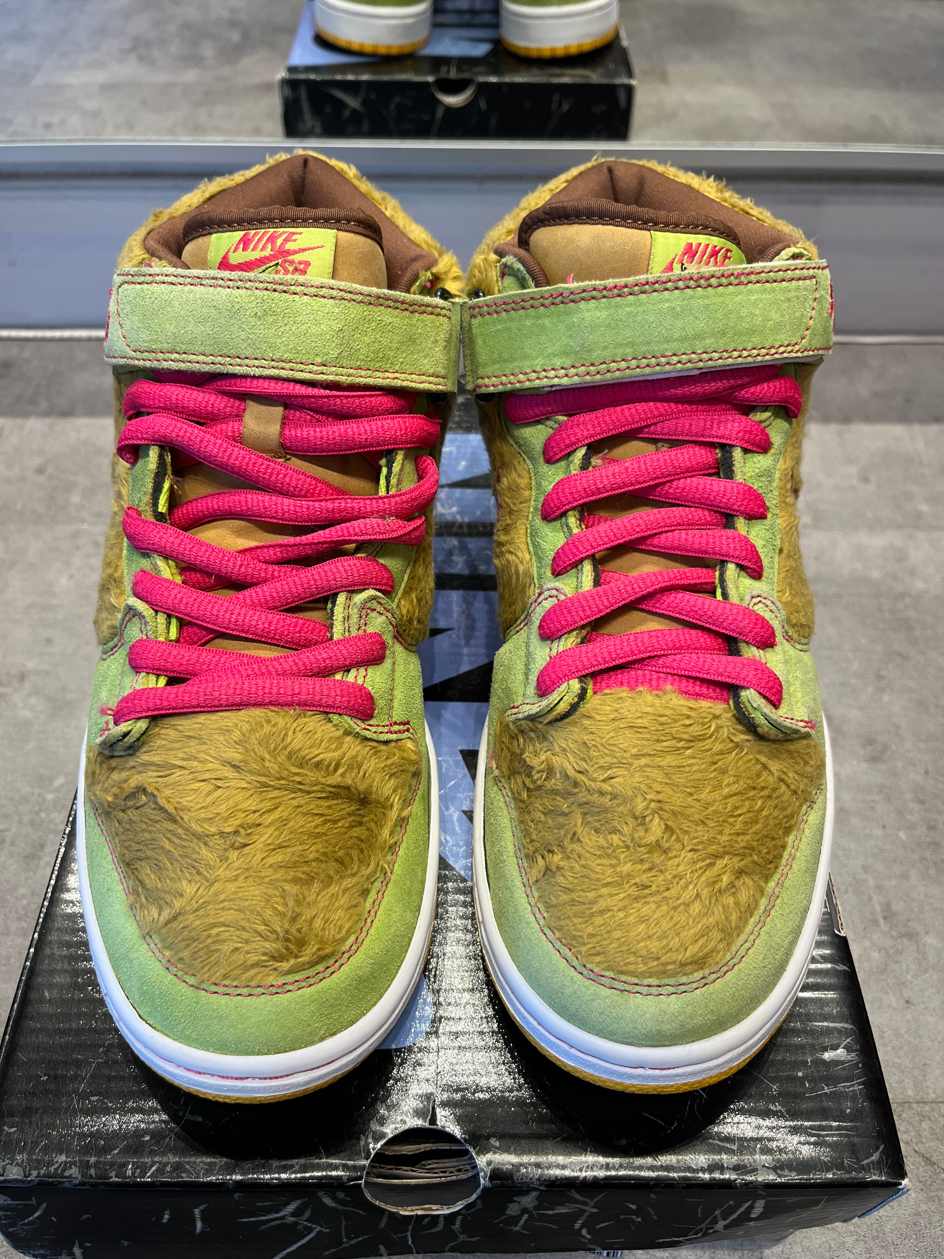 Nike SB Dunk Mid Mama Bear (Preowned)