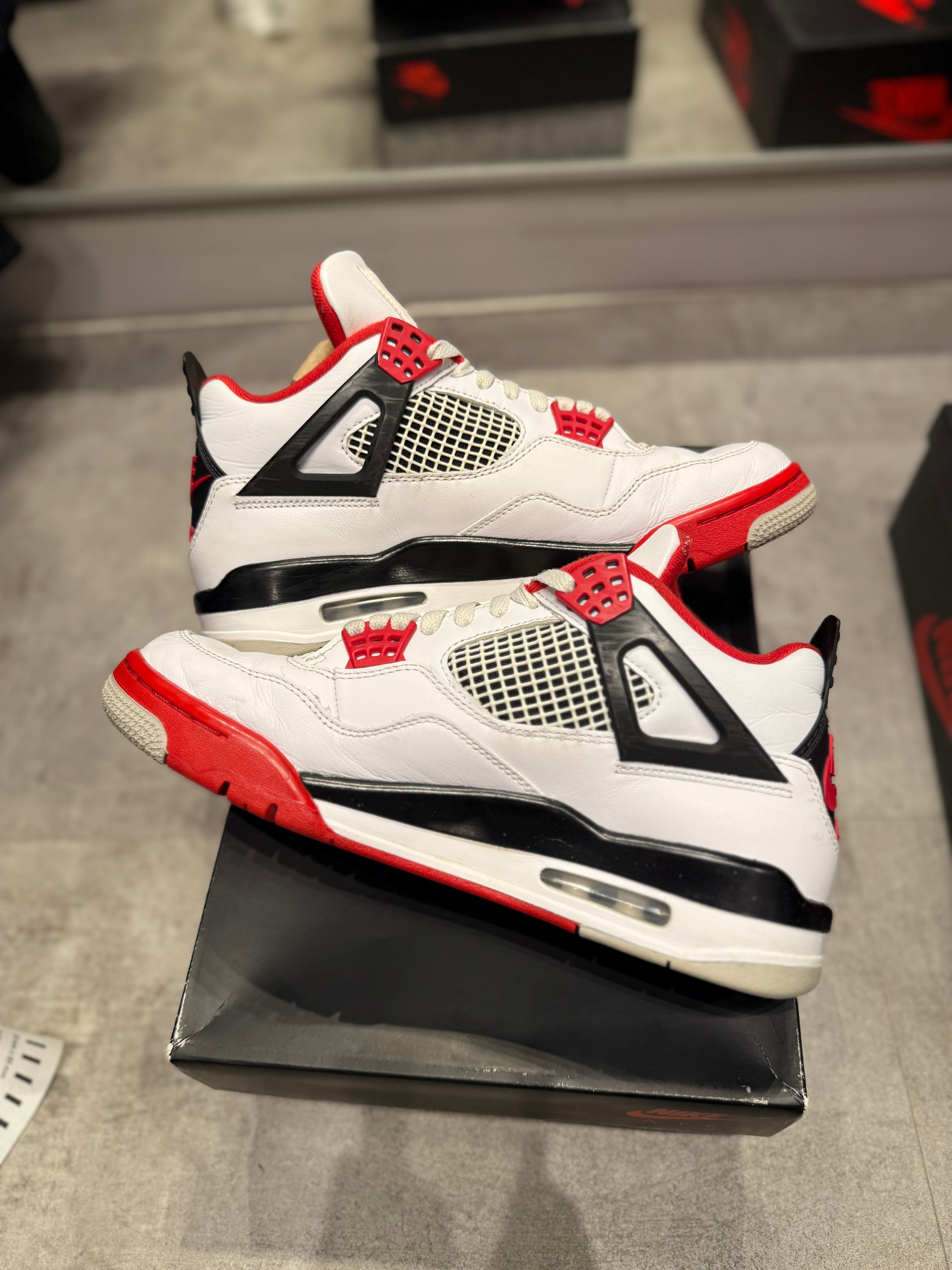 Jordan 4 Retro Fire Red (2020) (Preowned Size 9)