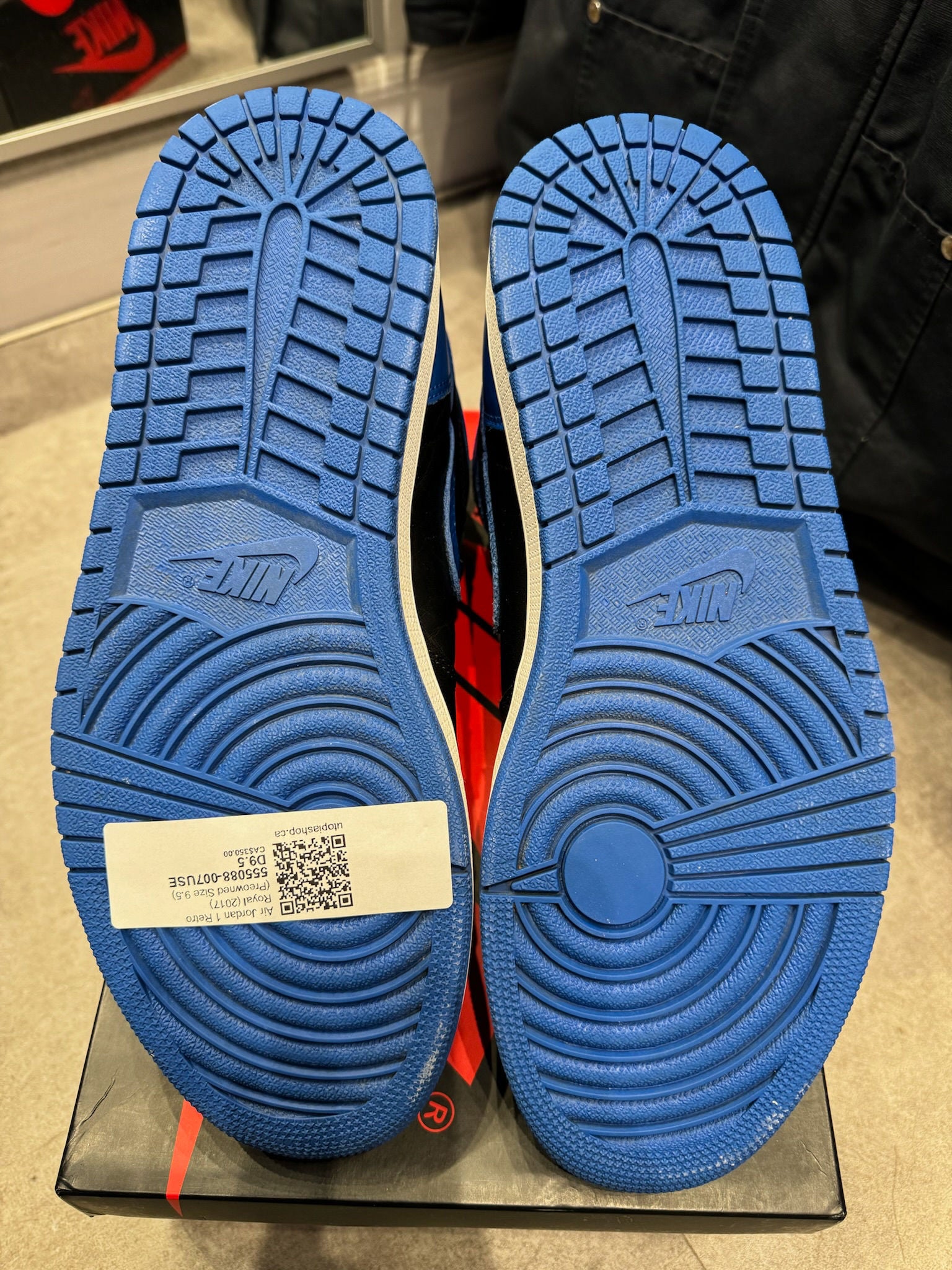 Air Jordan 1 Retro Royal (2017) - Pre-Owned Size 9.5