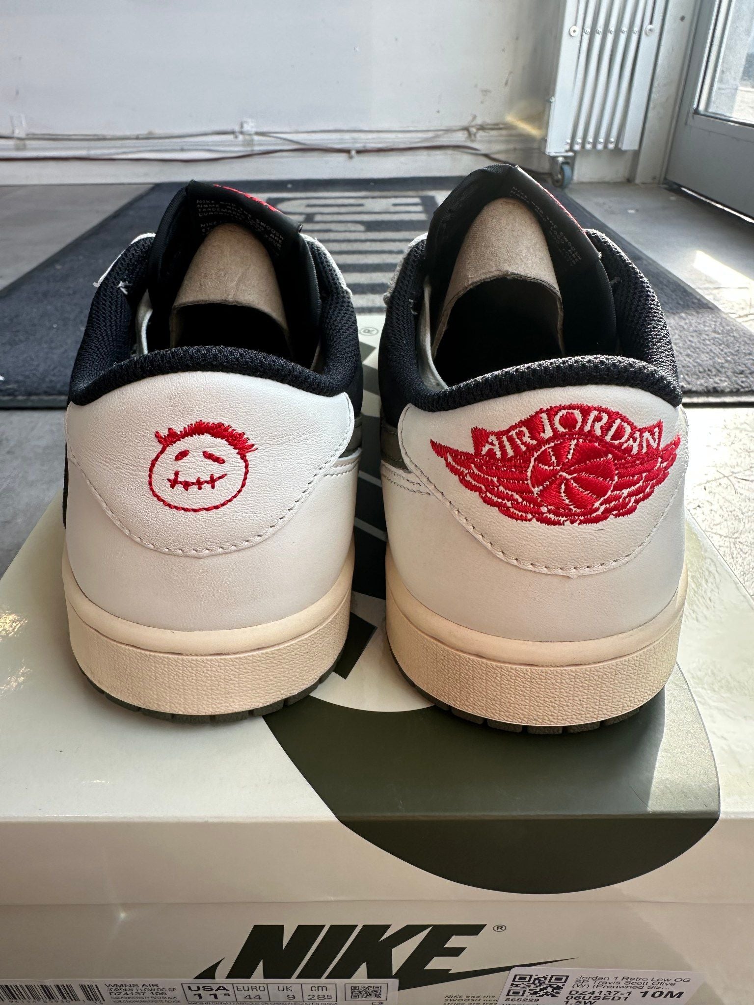 Jordan 1 Retro Low OG SP Travis Scott Olive (W) - Pre-Owned Size 10M/11.5W