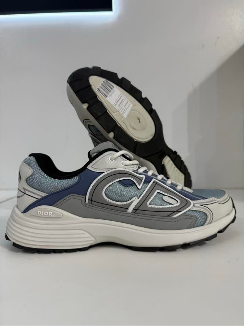 Dior B30 Reflective Light Blue Grey - Pre-Owned Size 10 (No original box)