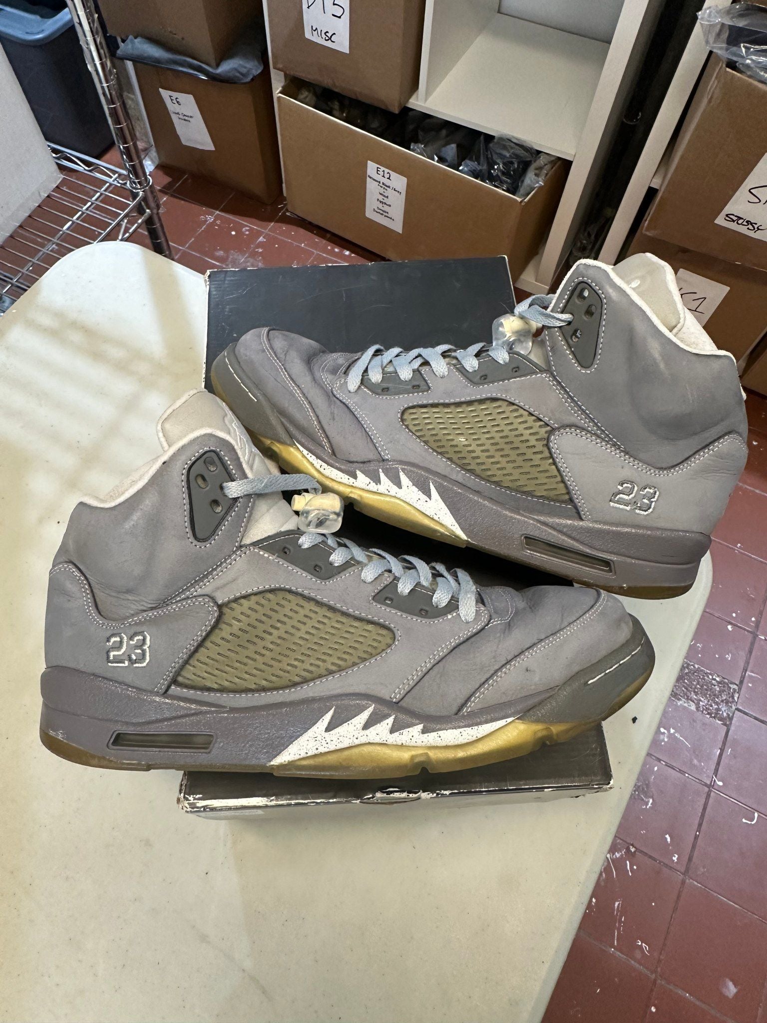 Jordan 5 Retro Wolf Grey - Pre-Owned Size 13