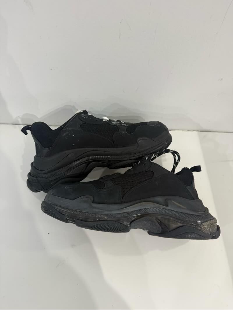 Balenciaga Triple S Sneaker Black - Lightly Pre-Owned Size 9