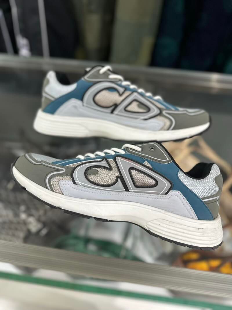 Dior B30 Light Blue Gray White - Pre-Owned Size 11 (No original box)